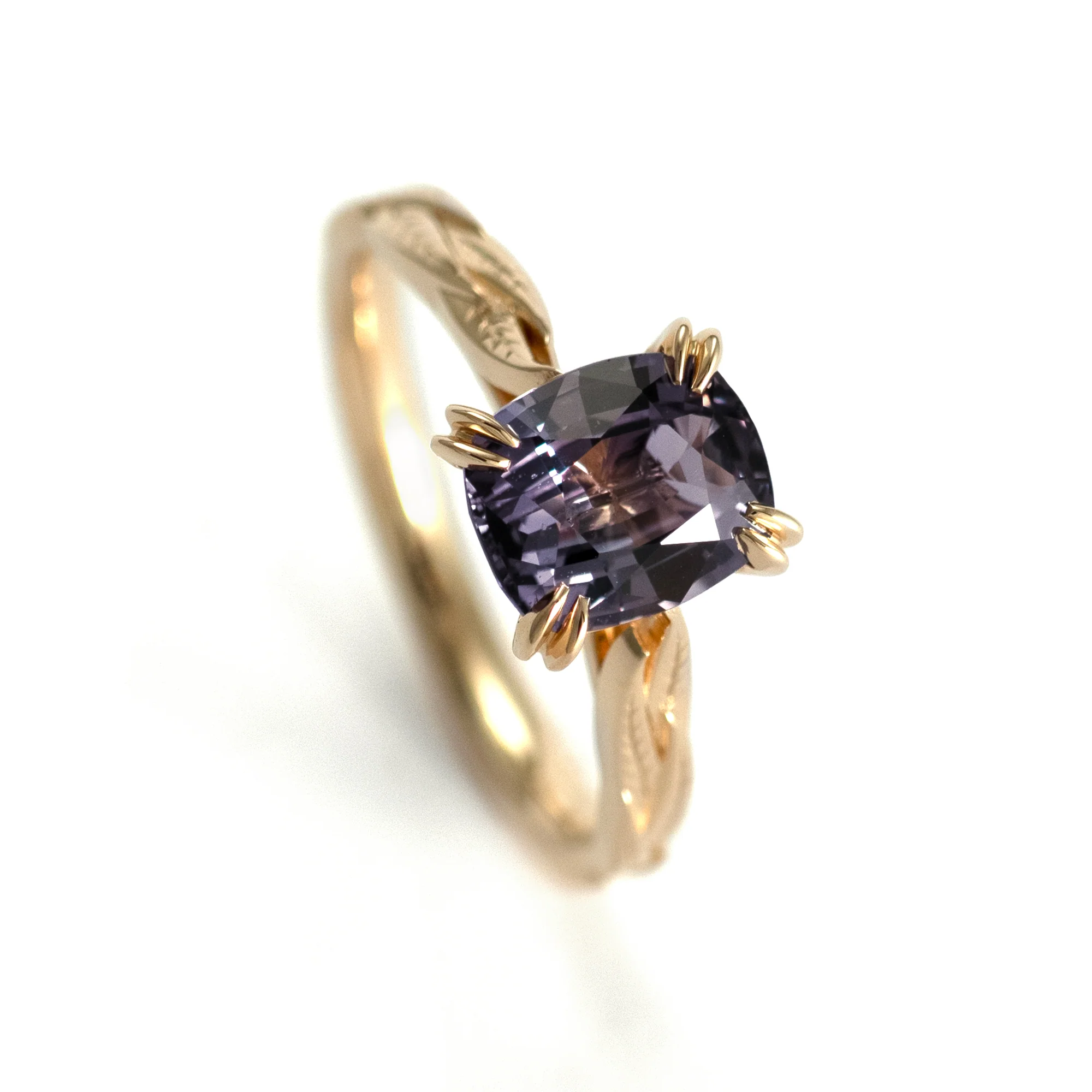 14k Yellow Solitaire with 1.74ct Purple To Green Colour-Change Sapphire - Image 4
