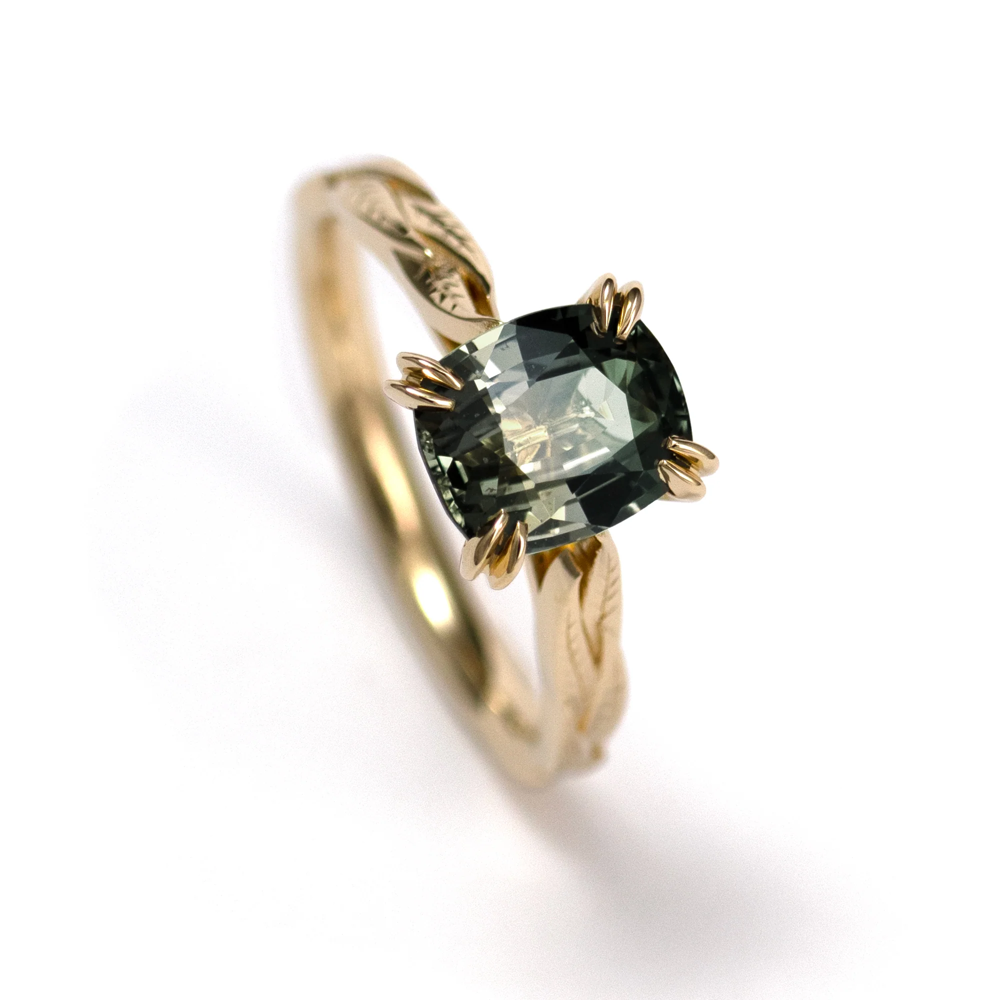 14k Yellow Solitaire with 1.74ct Purple To Green Colour-Change Sapphire - Image 5