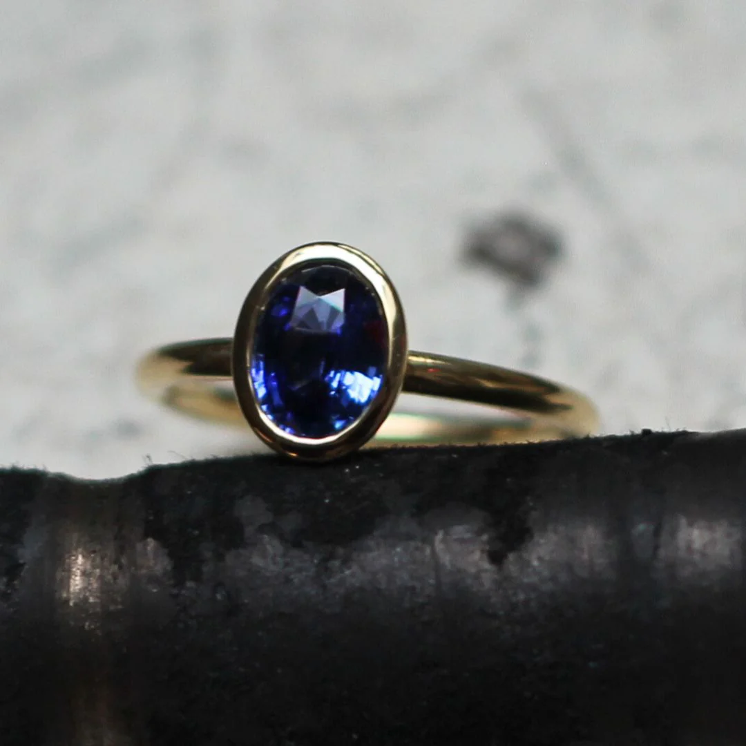 18k Yellow Bezel-Set Solitaire with Natural 1.16ct Blue Oval Sapphire - Image 4