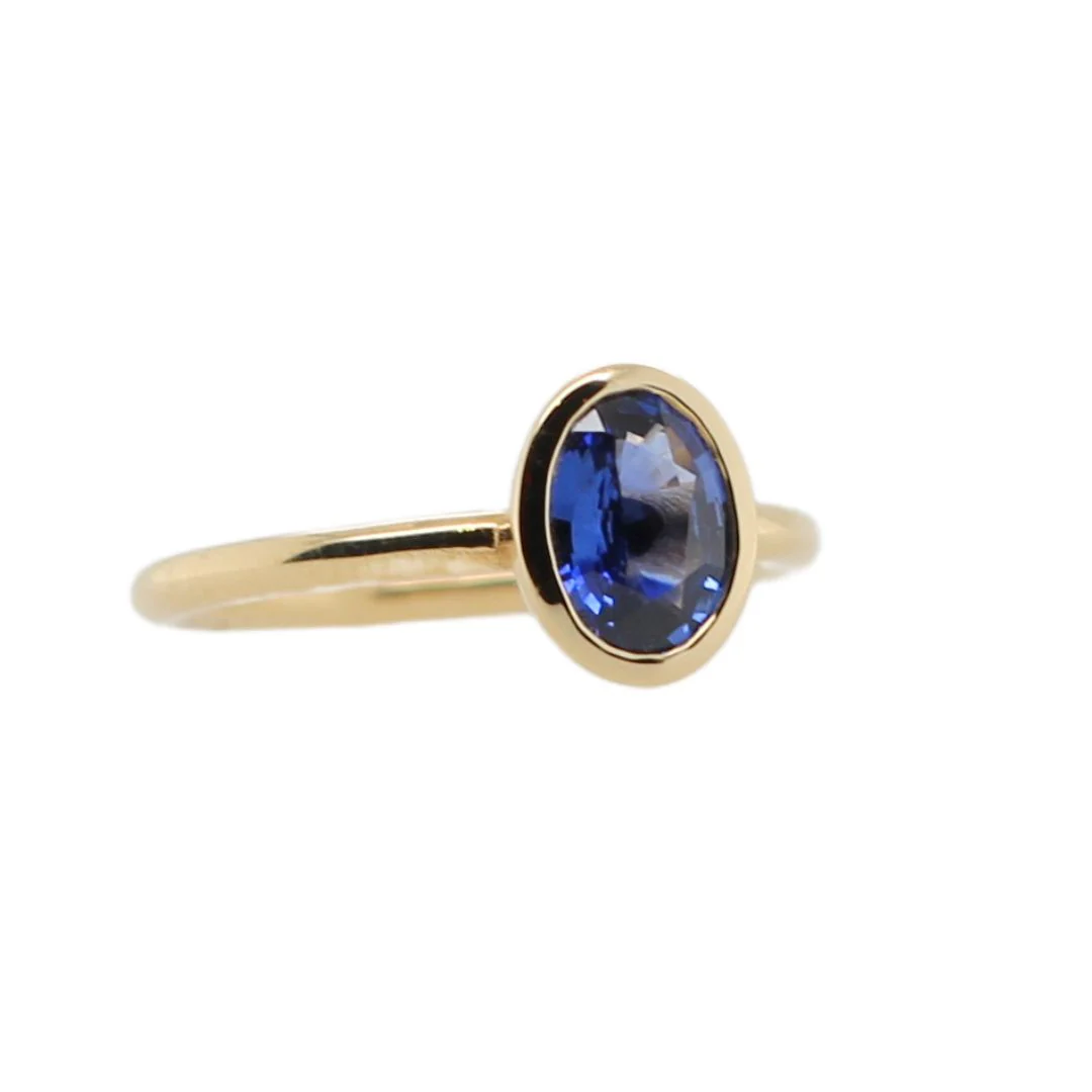 18k Yellow Bezel-Set Solitaire with Natural 1.16ct Blue Oval Sapphire - Image 7