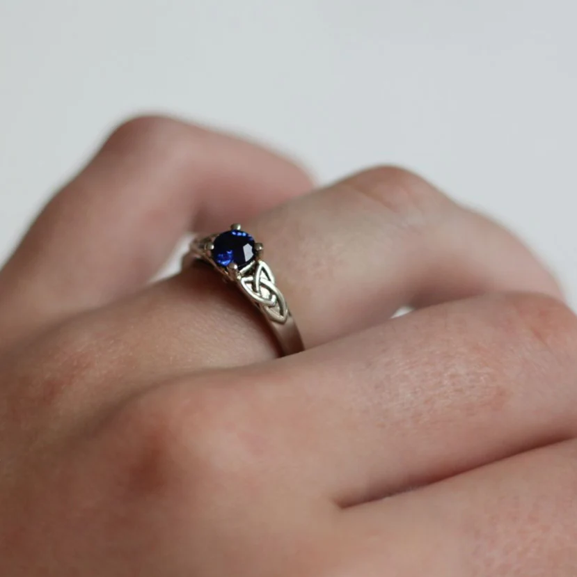 14k White Celtic Knot Solitaire set with 0.55ct Blue Sapphire - Image 3