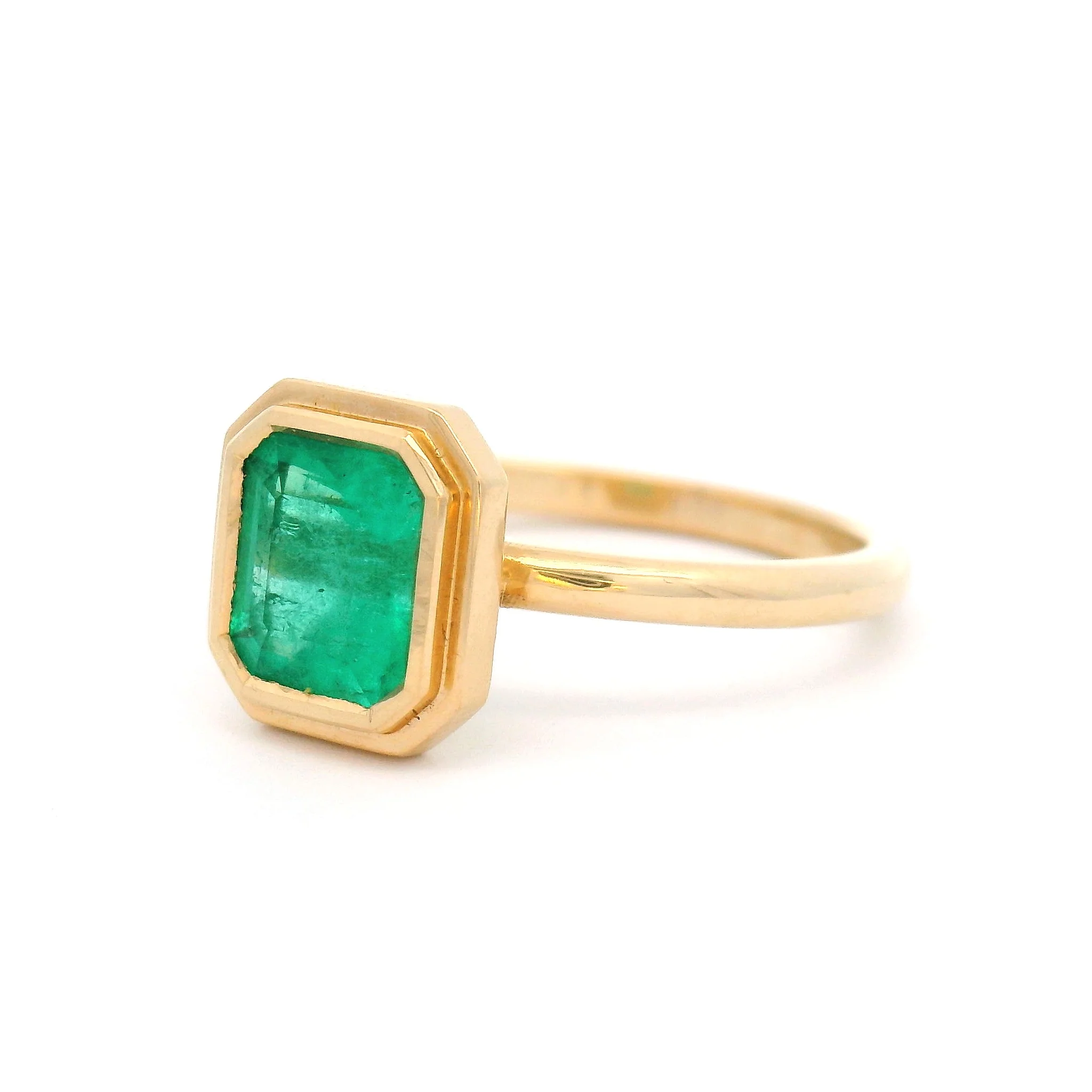 14k Yellow Bezel-Set Solitaire with 1.06ct Emerald - Image 2