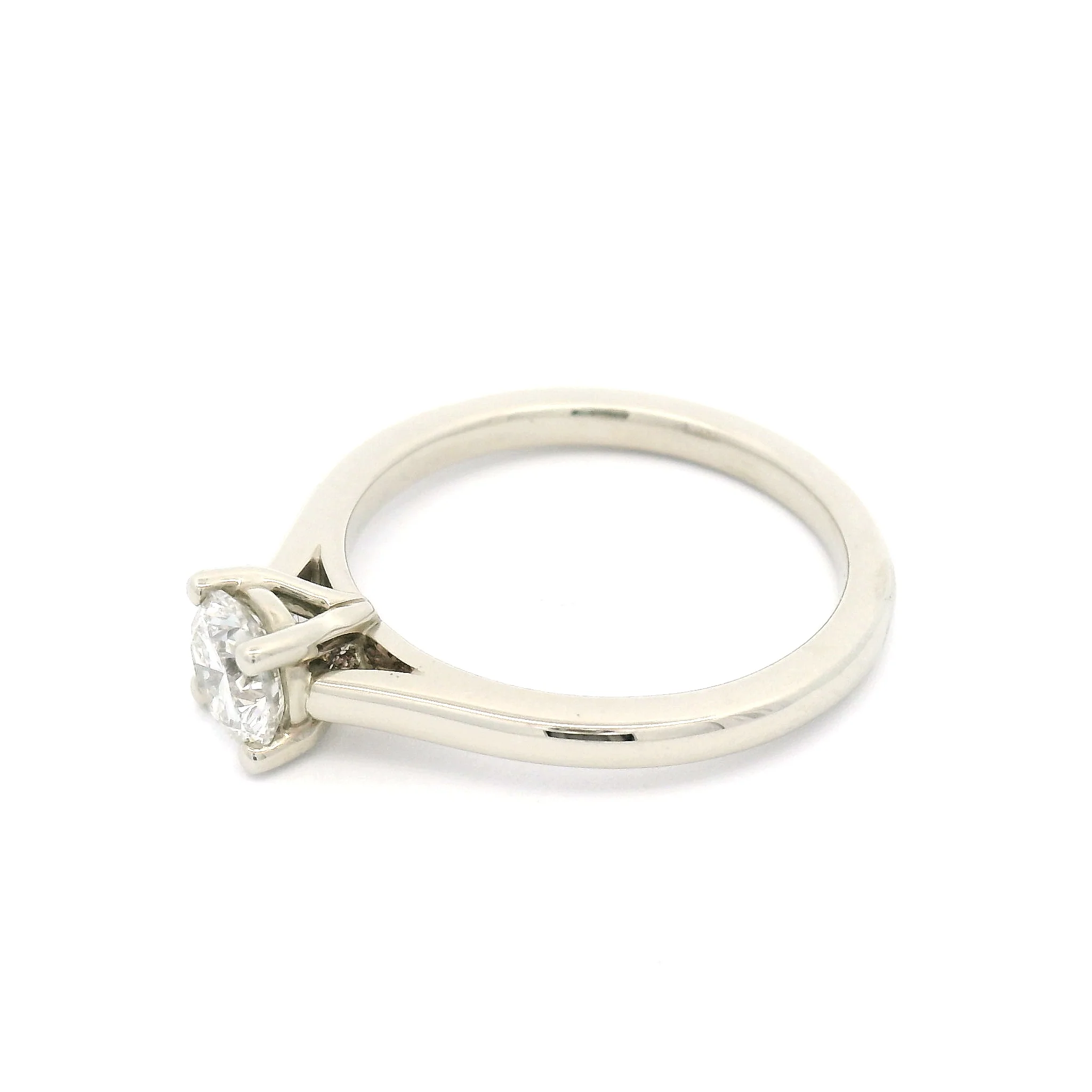14k White Gold Solitaire Featuring a Natural 0.50ct Round Brilliant Diamond - Image 3