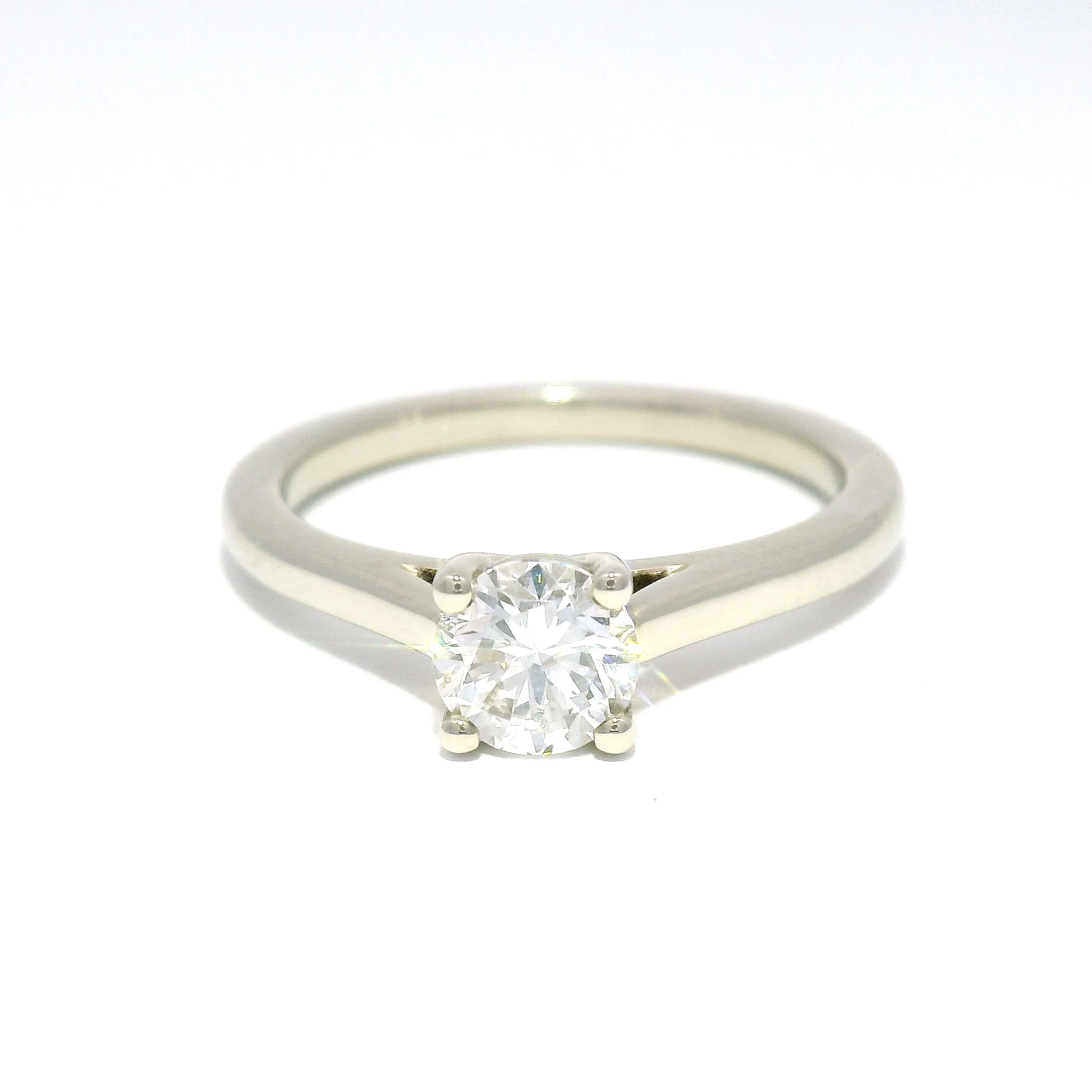 14k White Gold Solitaire Featuring a Natural 0.50ct Round Brilliant Diamond - Image 4