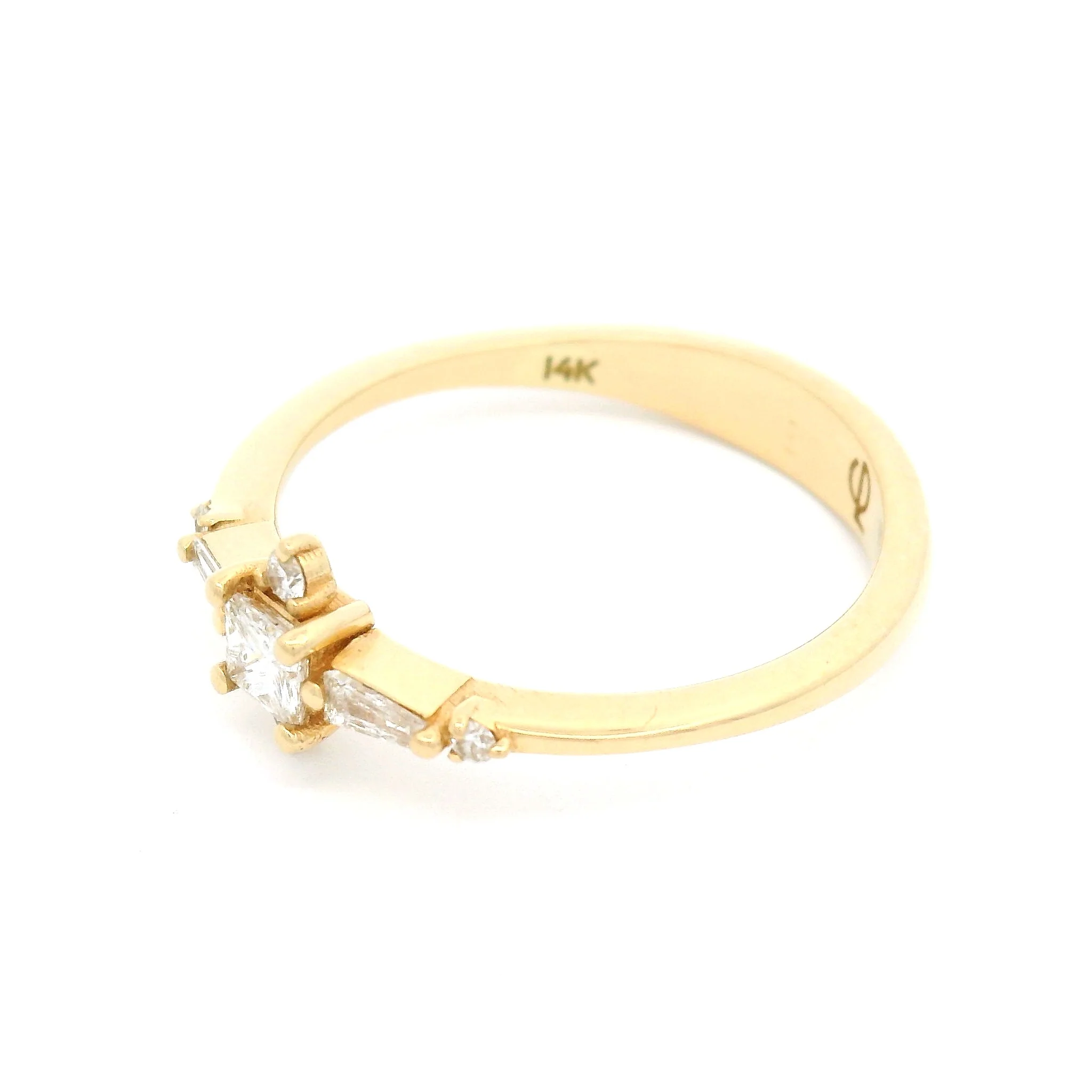 14k Yellow Engagement Ring with 0.31cts Mixed-Cut Diamonds - Image 3