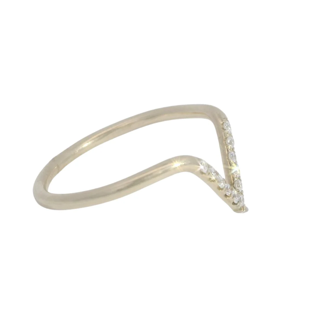 Diamond 'V' Contour Gold Wedding Band - Image 3