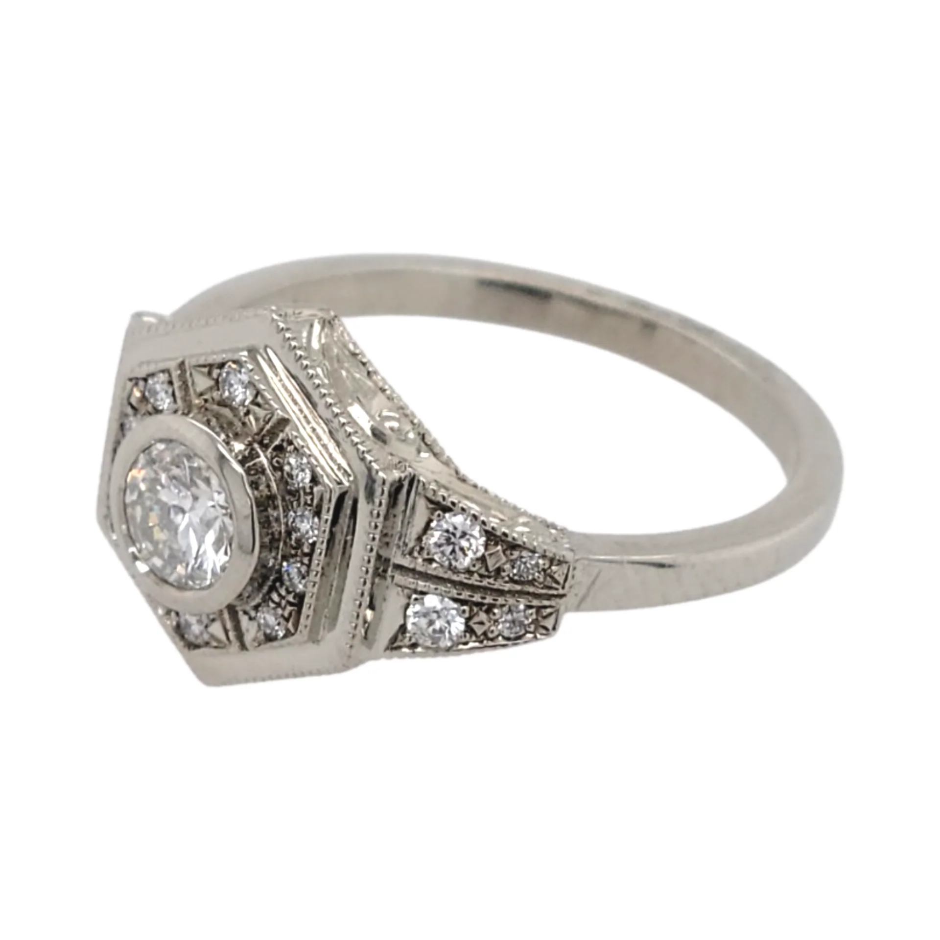 14k White Vintage-Style Engagement Ring with 0.26ct Diamond and Accent Diamonds - Image 4