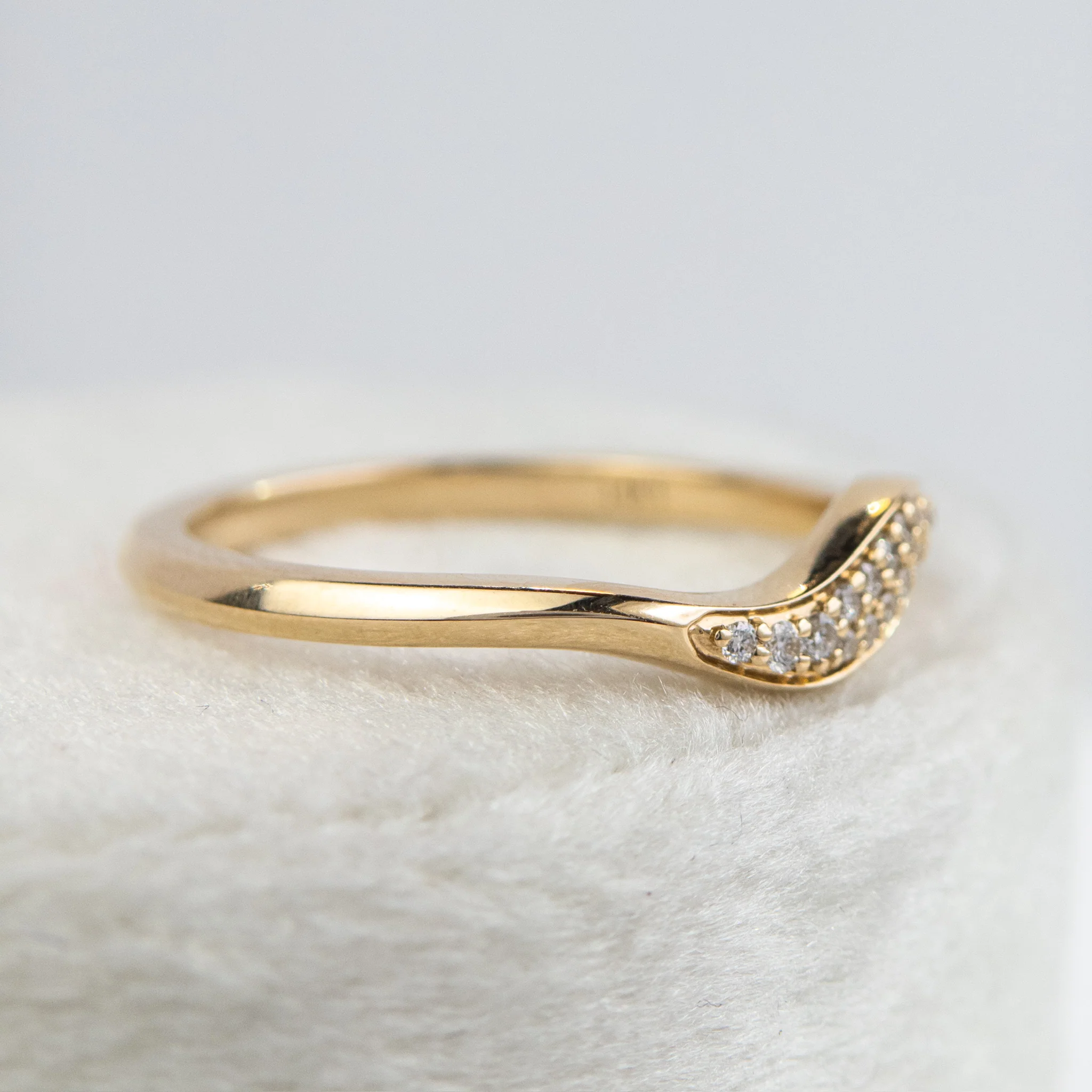 Douro - Diamond Pave Wave Contour Wedding Band - Image 3