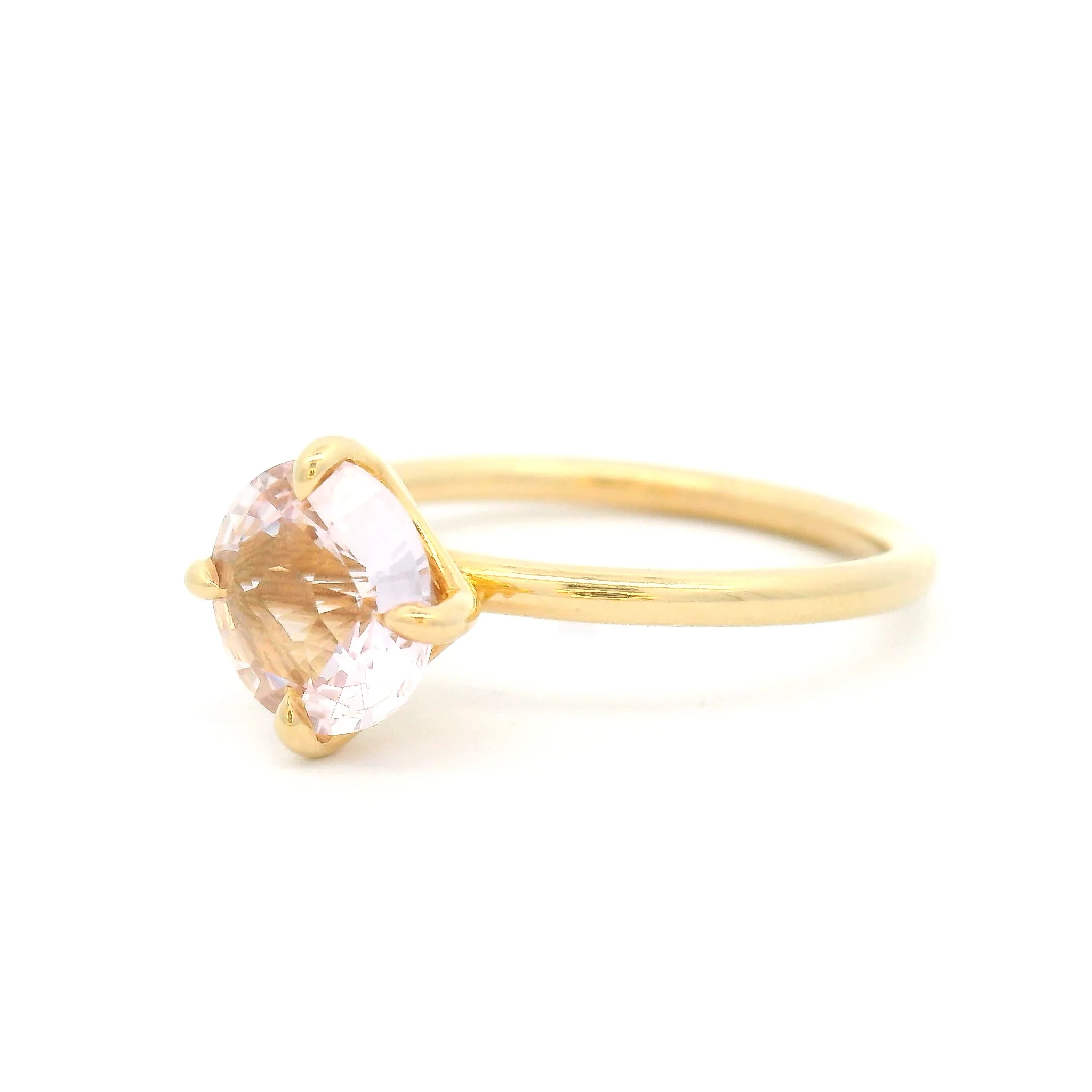 14k Yellow Solitaire with Round 1.55ct Peach Sapphire - Image 2