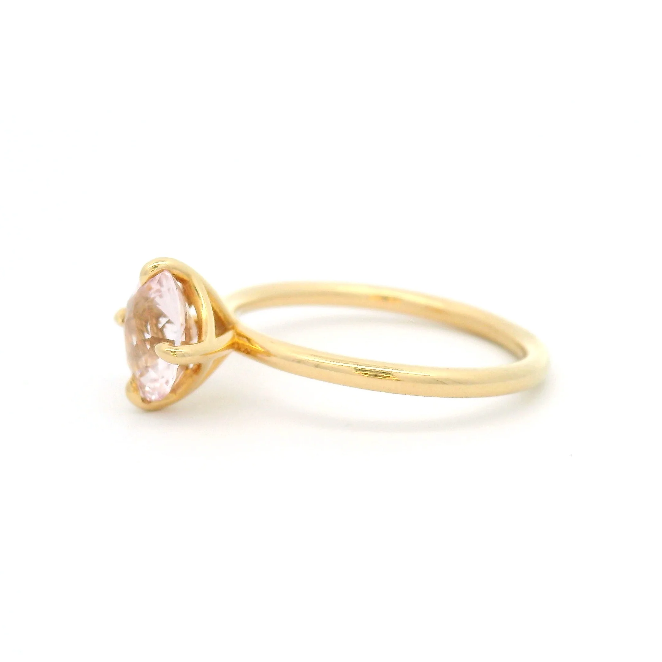 14k Yellow Solitaire with Round 1.55ct Peach Sapphire - Image 3