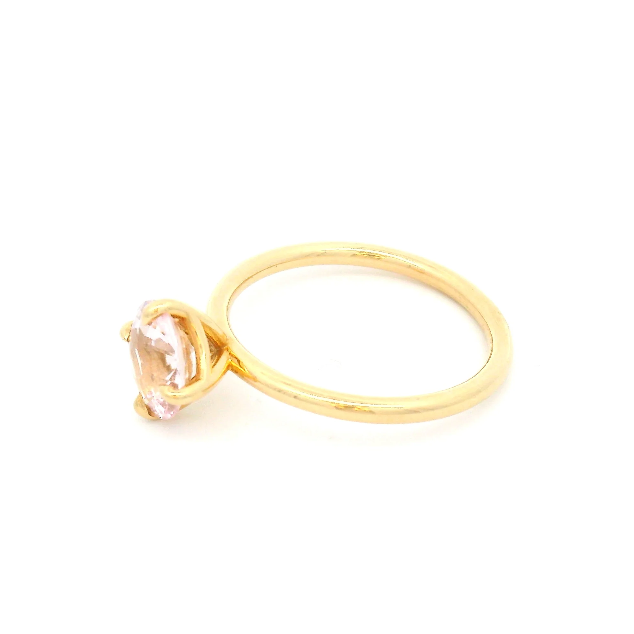 14k Yellow Solitaire with Round 1.55ct Peach Sapphire - Image 4