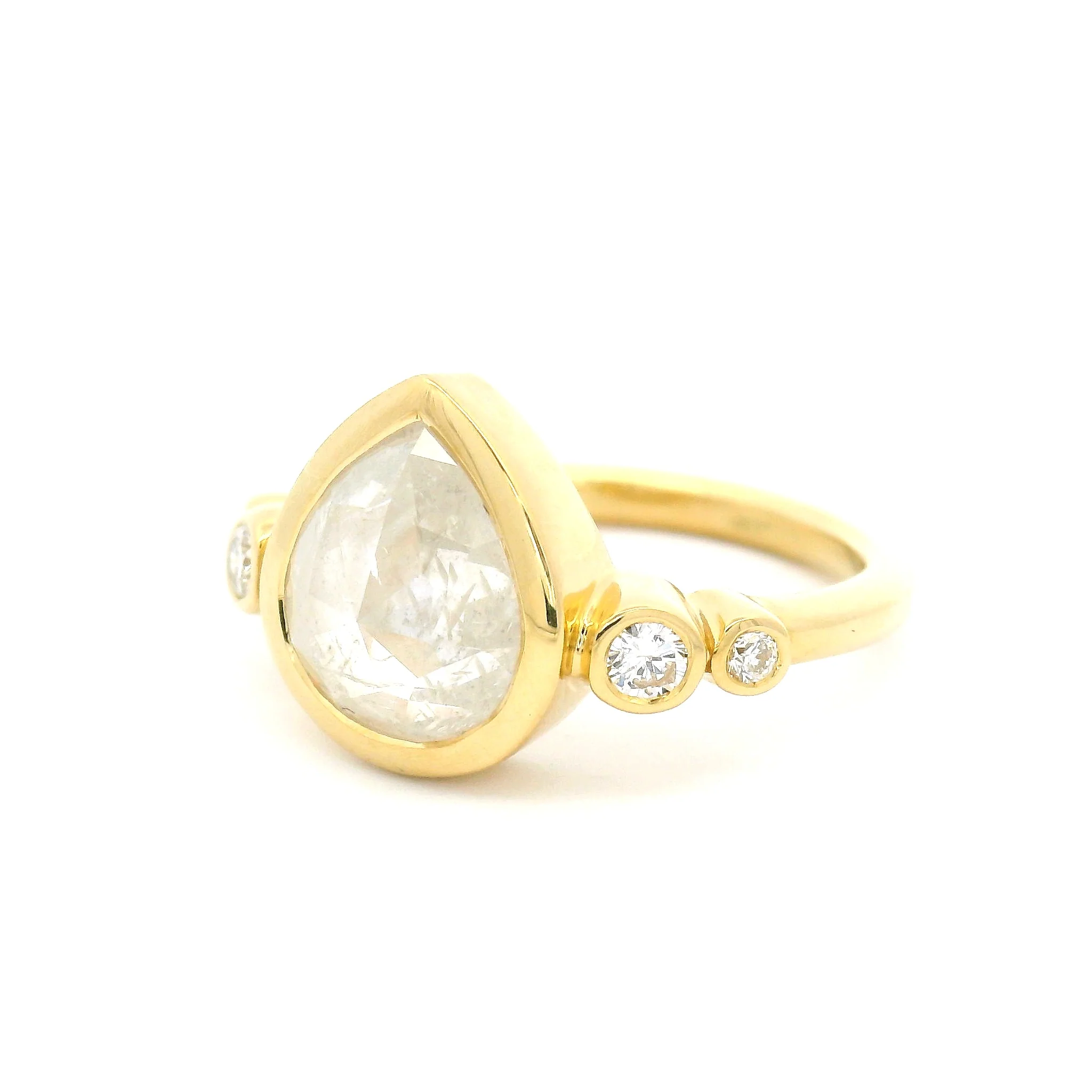 18k Yellow Ring set with 2.61ct Rose Cut and Bezel Set Accent Diamonds - Image 2