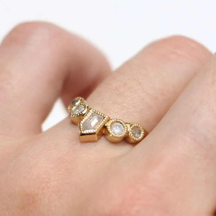 Foxborough - Shield & Brilliant-Cut Diamond 14k Yellow Contour Band - Image 6