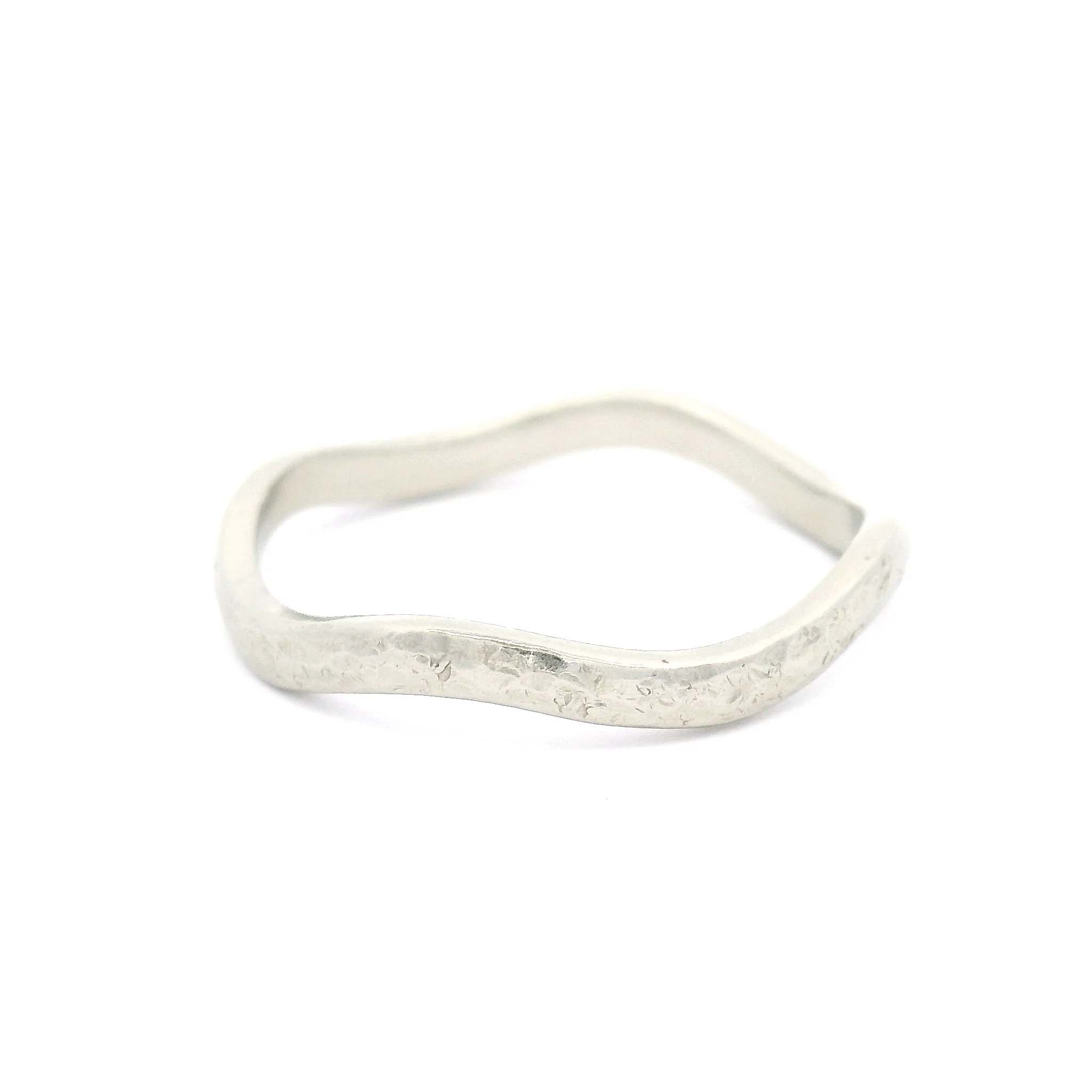 14k White Hammered 2mm Wave Band - Image 2