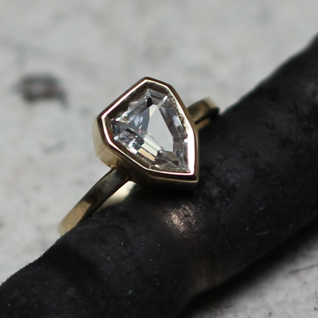 Geometric Shield-Cut Sapphire Engagement Ring - Image 2