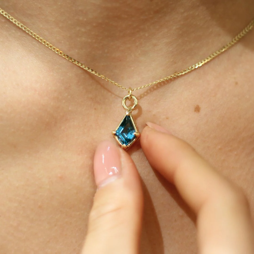 Gold Teal Sapphire Pendant Necklace - Image 2