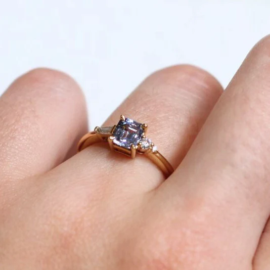 18k Yellow Engagement Ring with 1.04ct Emerald-Cut Blue Sapphire and Accent Diamonds - Image 6