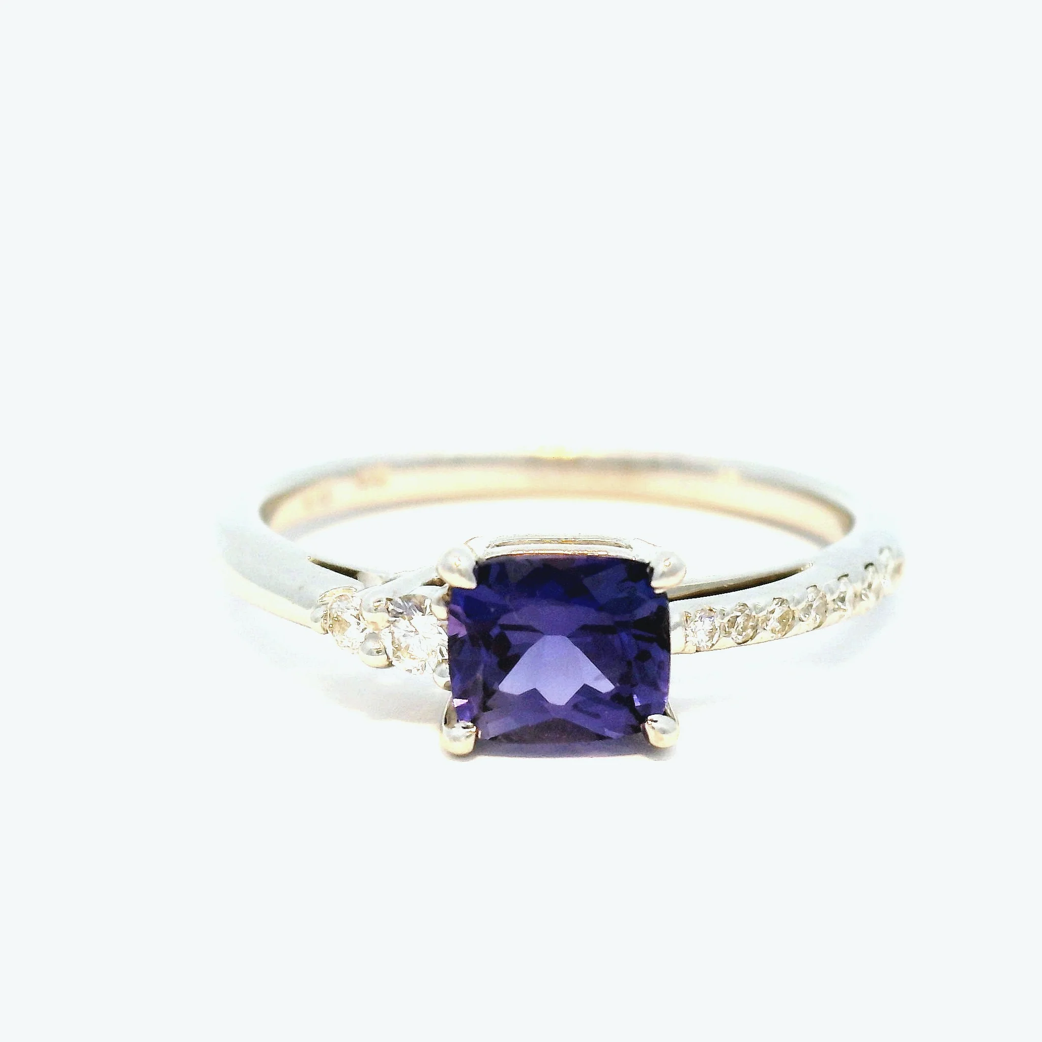 14k White Engagement Ring with 0.68ct Colour-Change Purple Sapphire and Accent Diamonds - Image 2