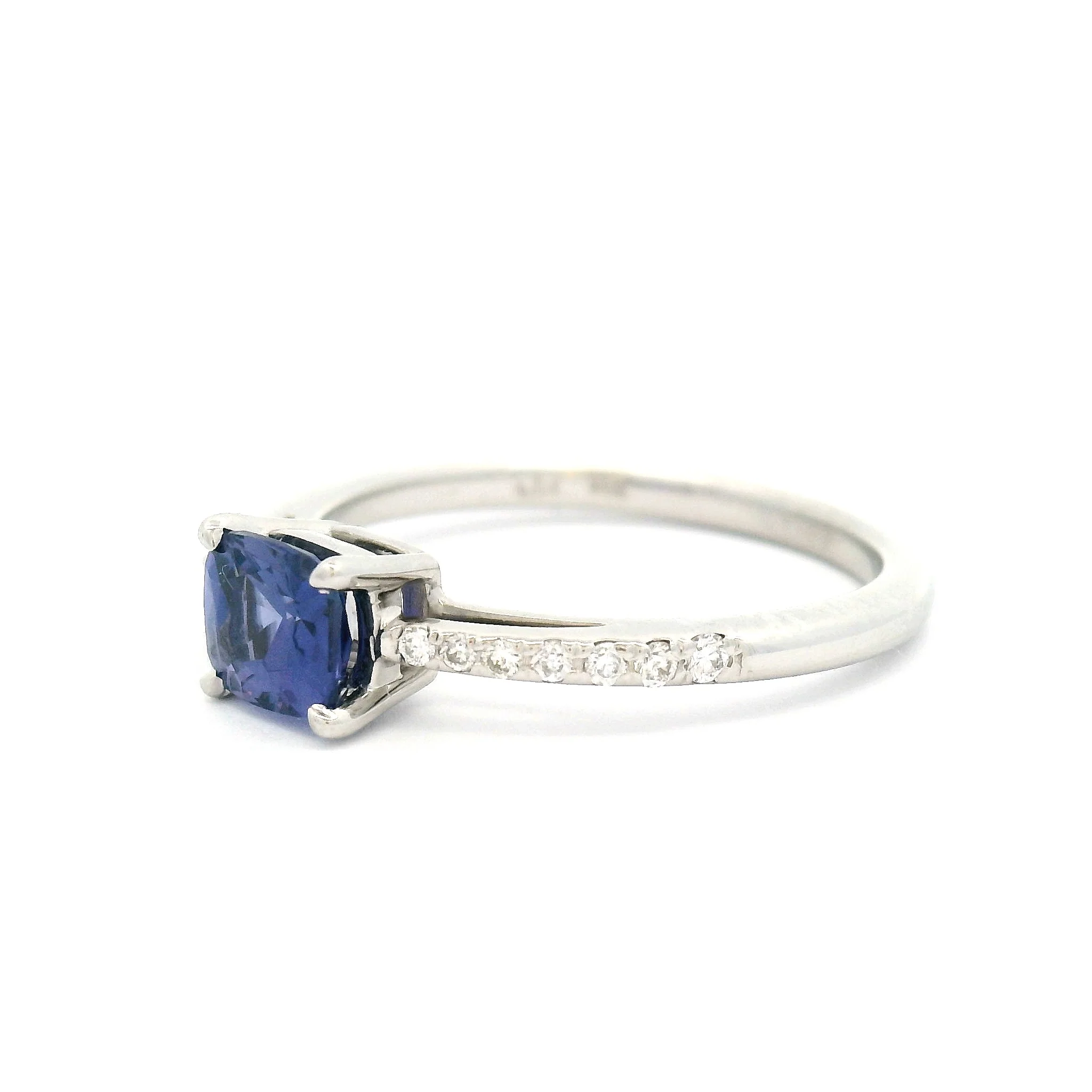 14k White Engagement Ring with 0.68ct Colour-Change Purple Sapphire and Accent Diamonds - Image 4