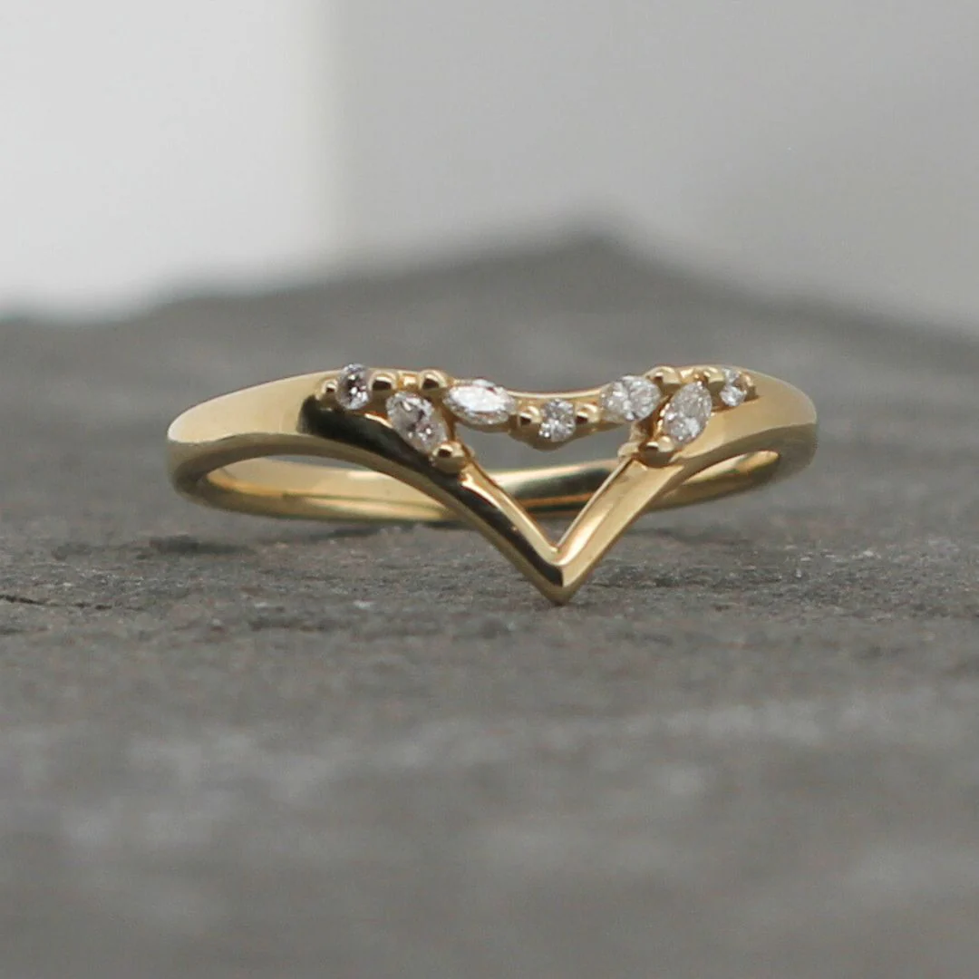 14k Yellow Wedding Band with 0.105cts Mixed Cut Diamonds - Image 5