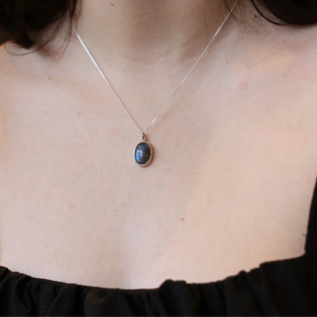 Large Oval Labradorite Necklace - Image 2