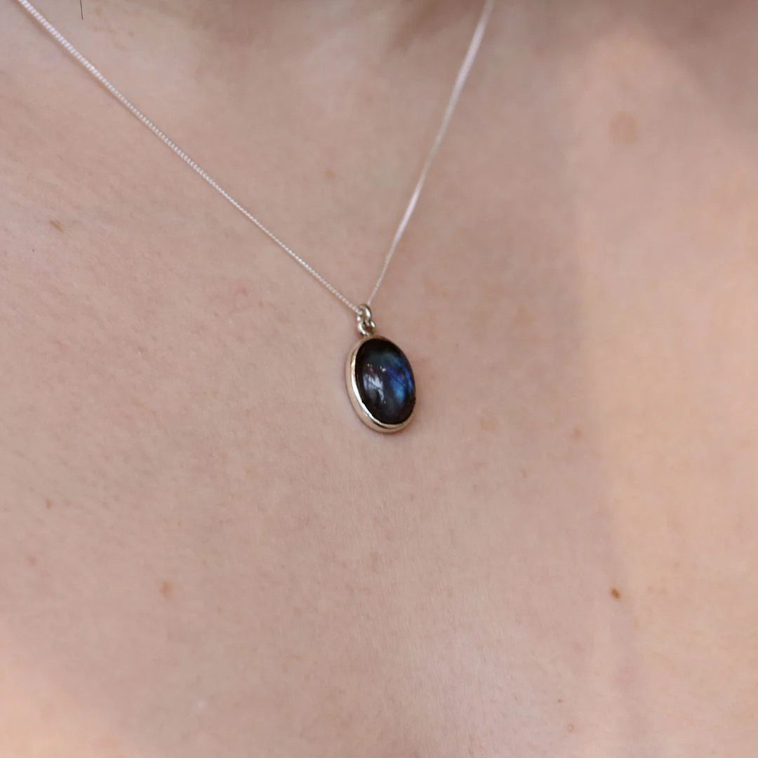 Large Oval Labradorite Necklace - Image 3