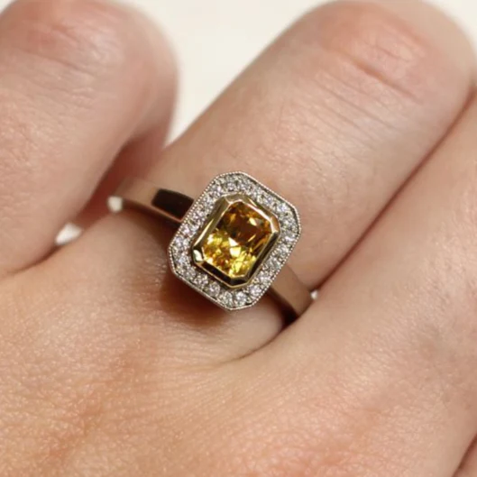 18k White and Yellow Halo Ring with 1.13ct Radiant-Cut Yellow Sapphire and Accent Diamonds - Image 5