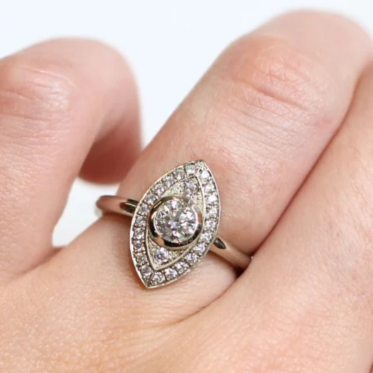 18k White Vintage Inspired Ring with 0.46ct Diamond with Accent Diamonds - Image 3