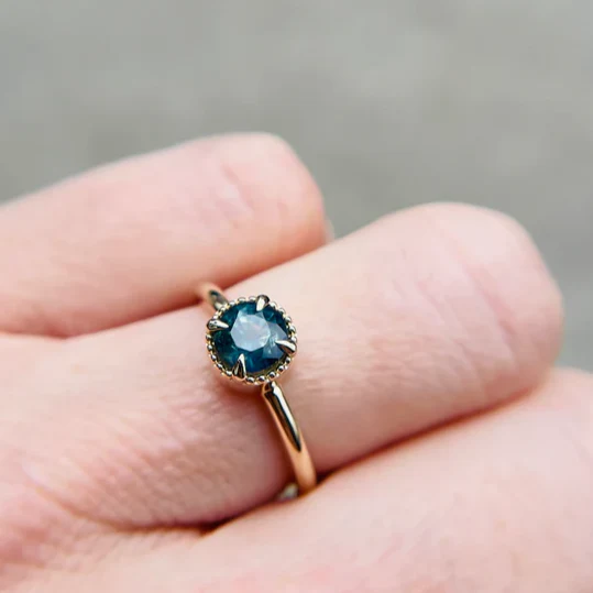 14k Yellow Gold Solitaire with 0.97ct Teal Sapphire - Image 3