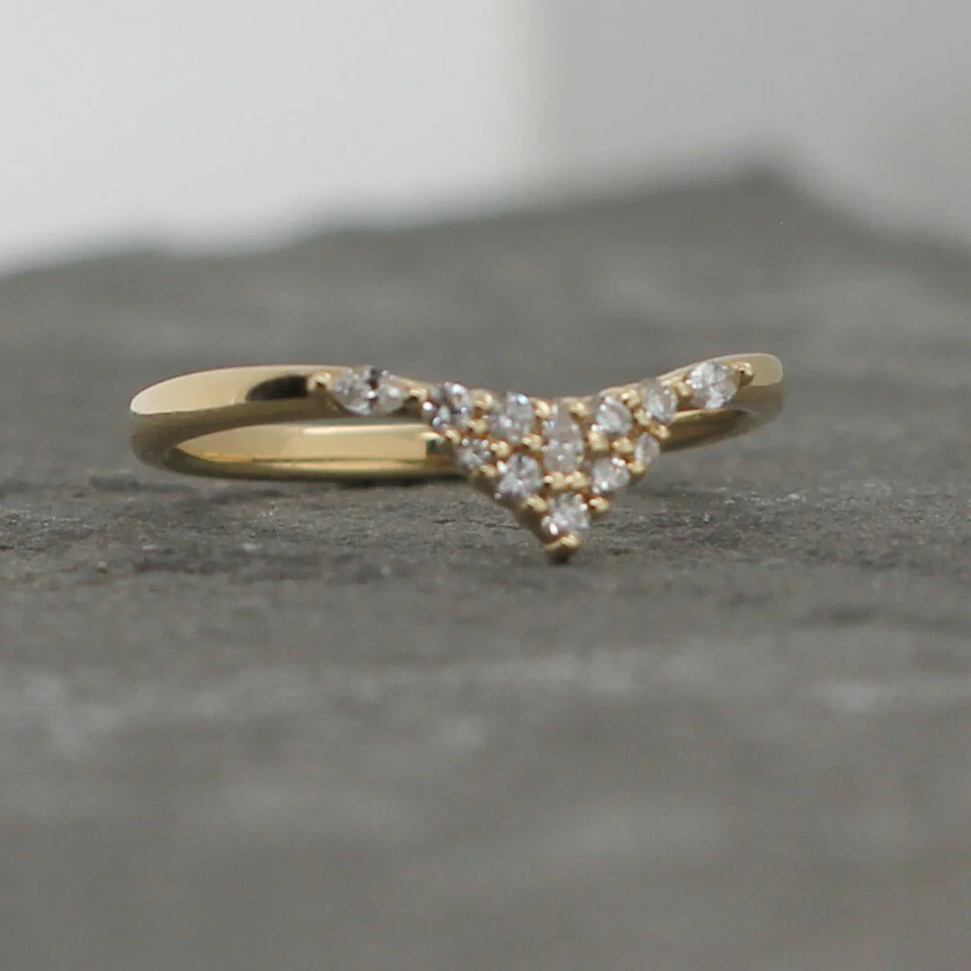14k Yellow Contour Band with 0.18cts Mixed Cut Diamonds - Image 4