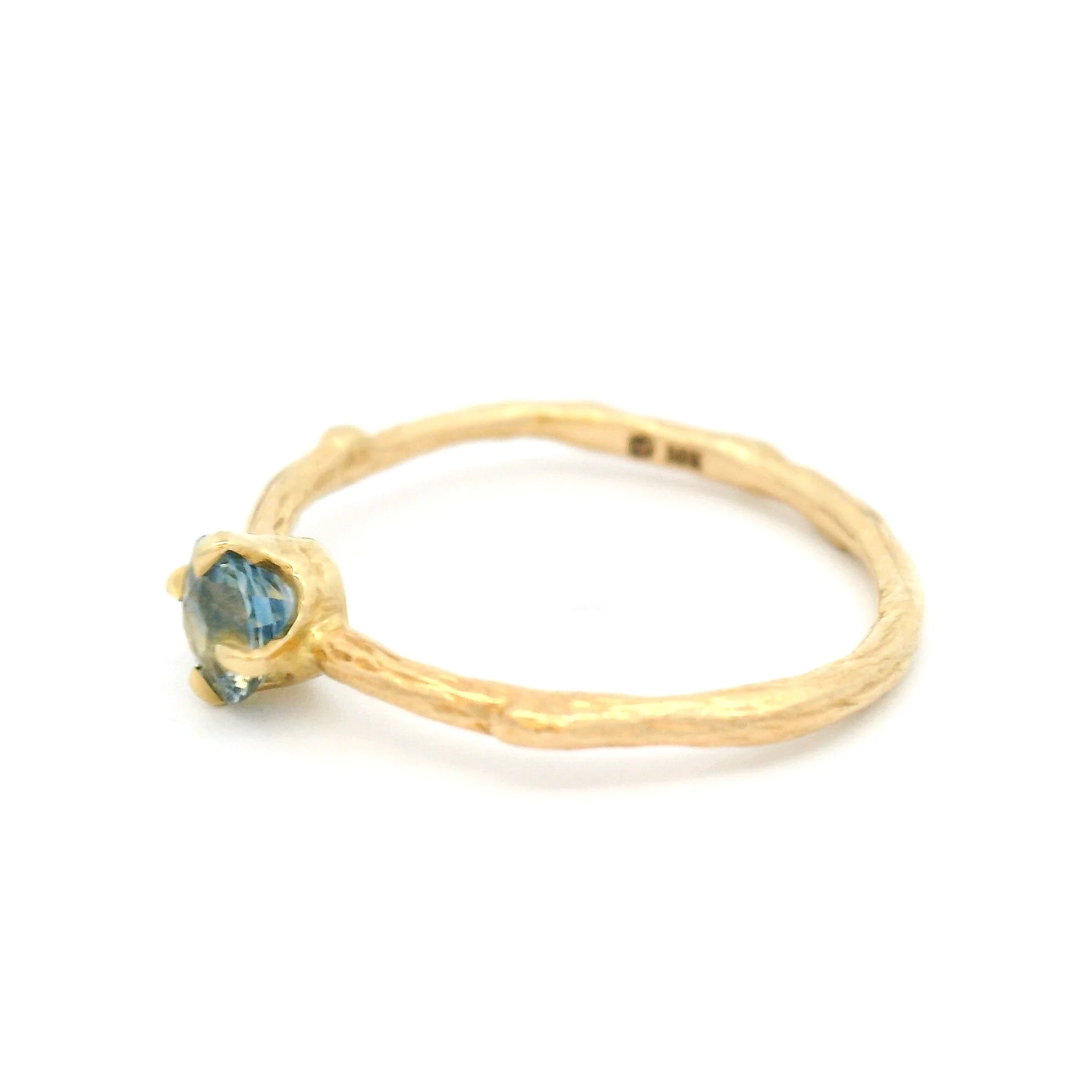 10k Yellow Gold Organic Solitaire with 0.60ct Bluish-Yellow Sapphire - Image 3