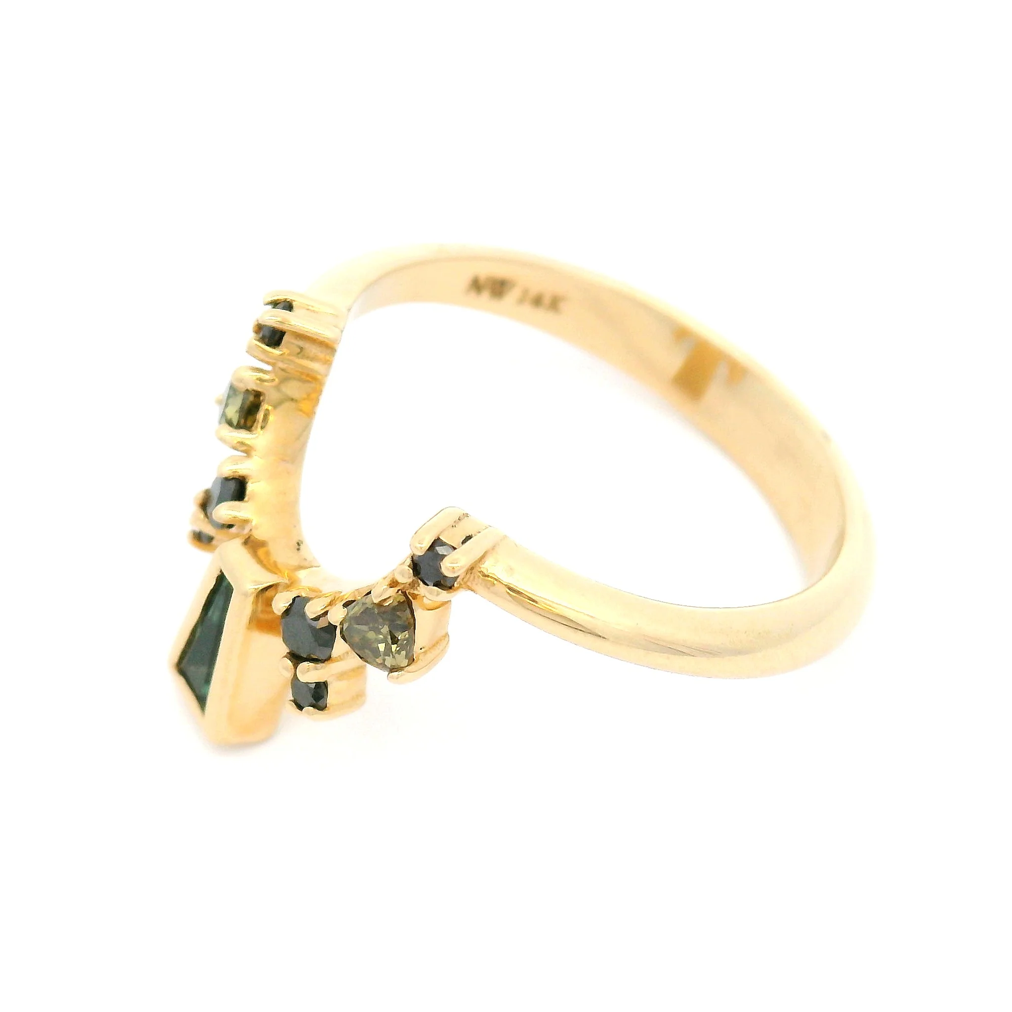 14k Yellow Contour Band with 0.12ct Green Sapphire Baguette and Accent Coloured Diamonds - Image 2