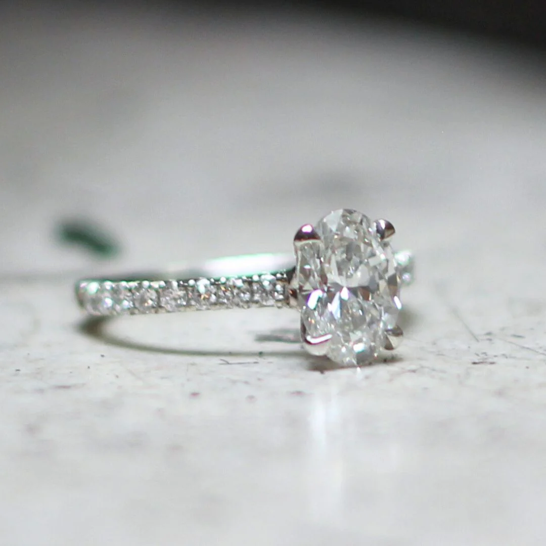 Platinum Engagement Ring with 1.72ct Lab-Grown Oval Diamond and Accent Diamonds - Image 5