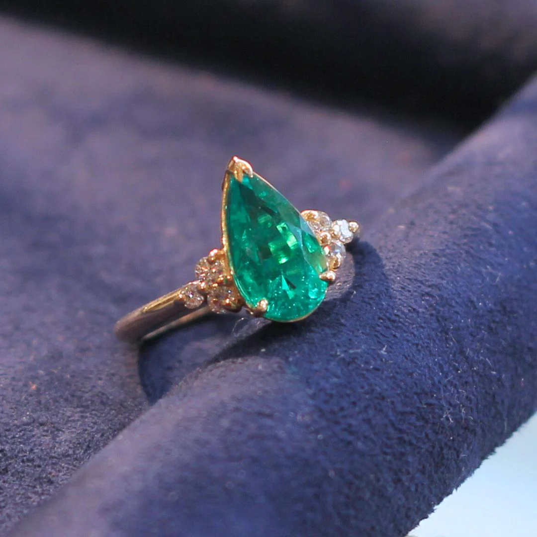 14k Yellow Ring with 2.23ct Lab-Grown Pear Emerald with Accent Diamonds - Image 3