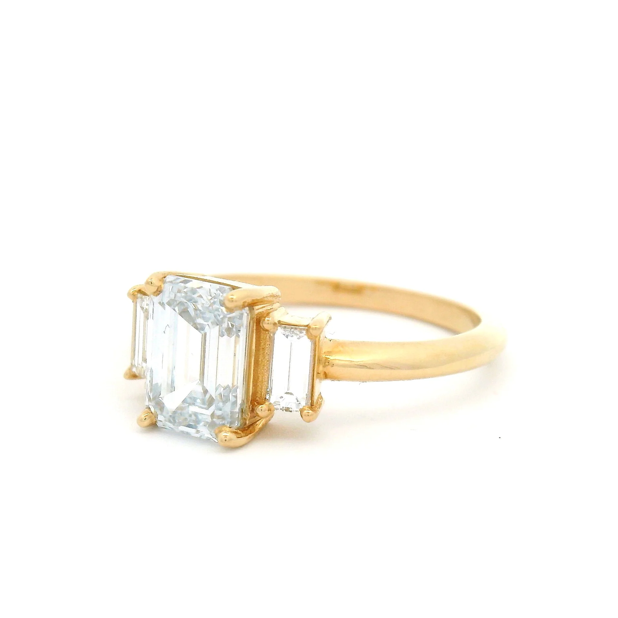 Le Tre Grazie - 14k Yellow Three Stone Engagement Ring with 1.53cts of Lab-Grown Diamonds - Image 2