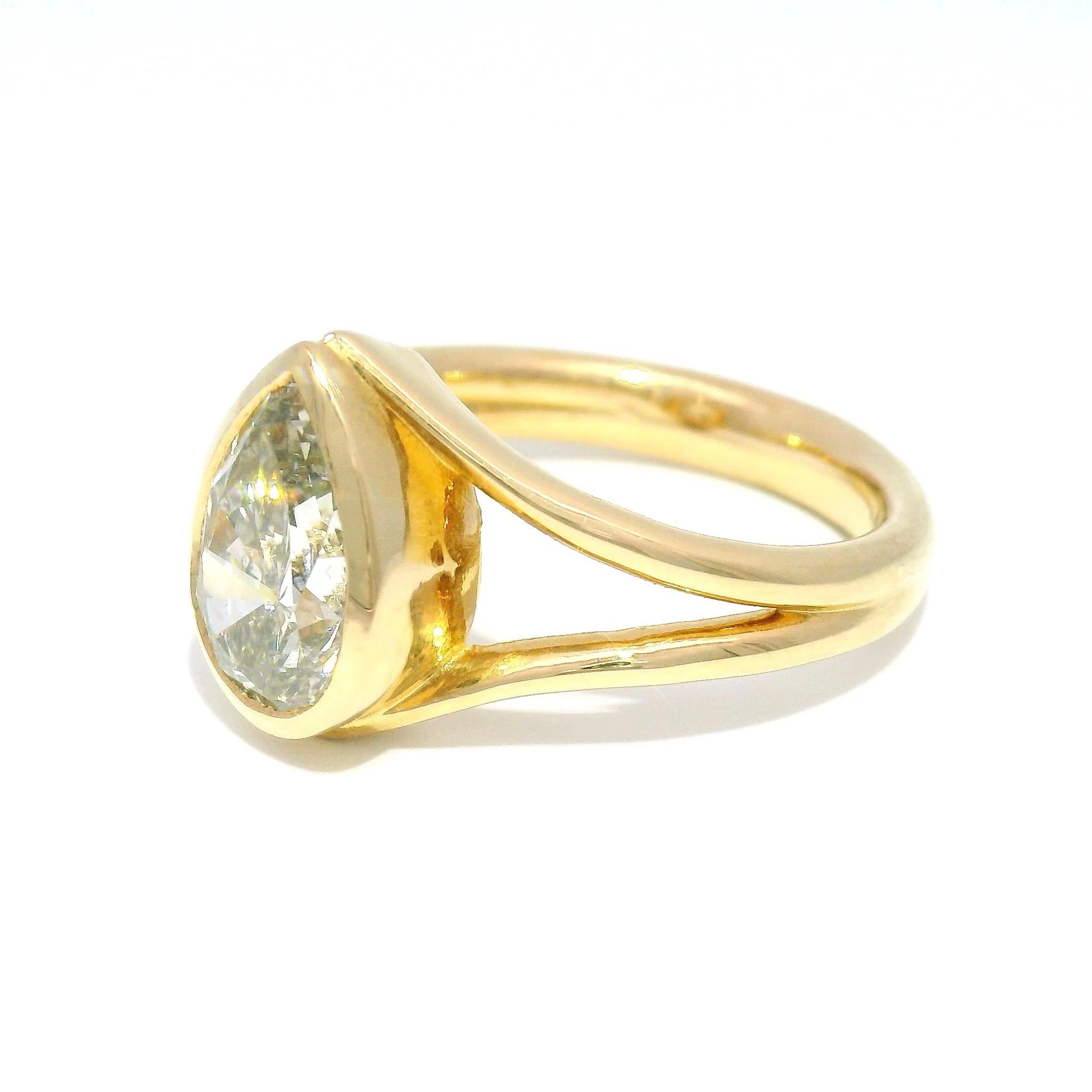 Venere - 14k Yellow Solitaire Bezel set with 2.05ct Lab-Grown Pear Shape Diamond - Image 2
