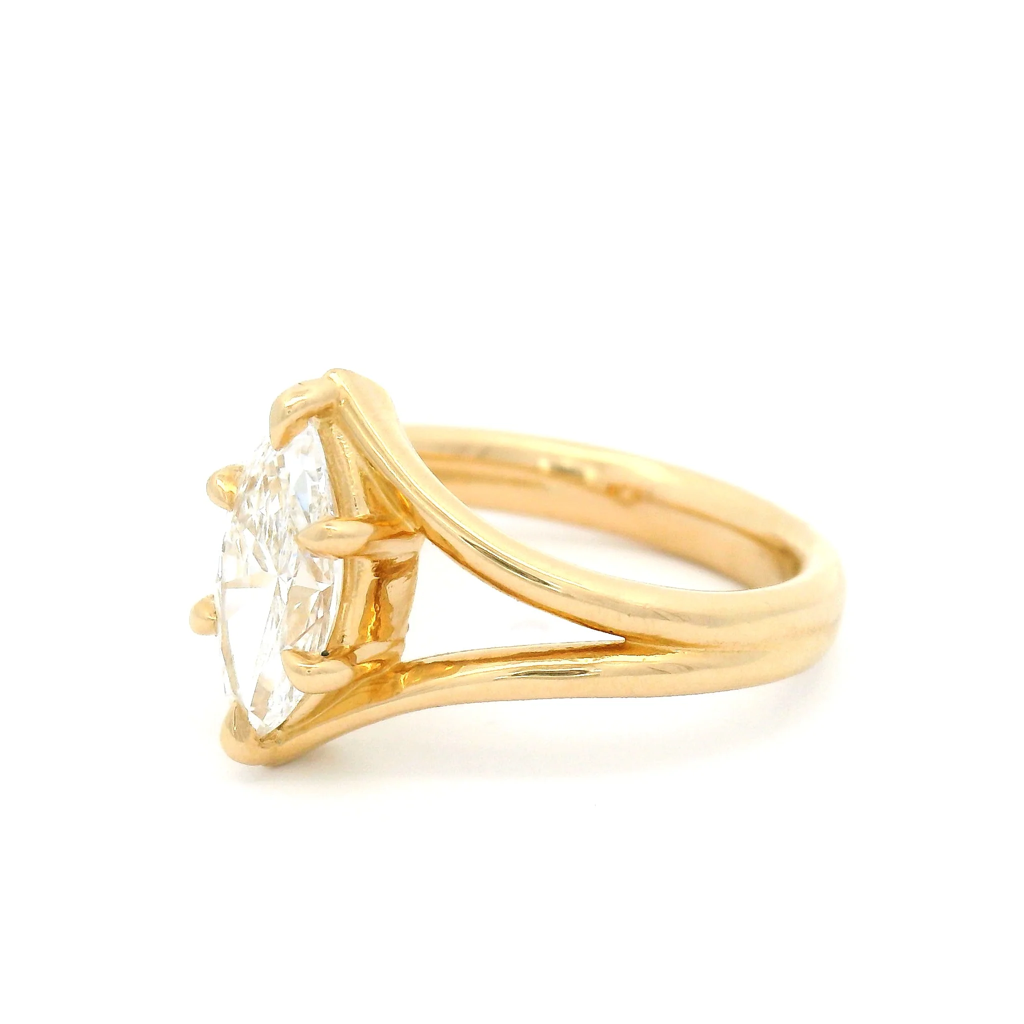 Venere d'Urbino - 14k Yellow Solitaire set with 1.14ct Lab-Grown Marquise Cut Diamond - Image 2