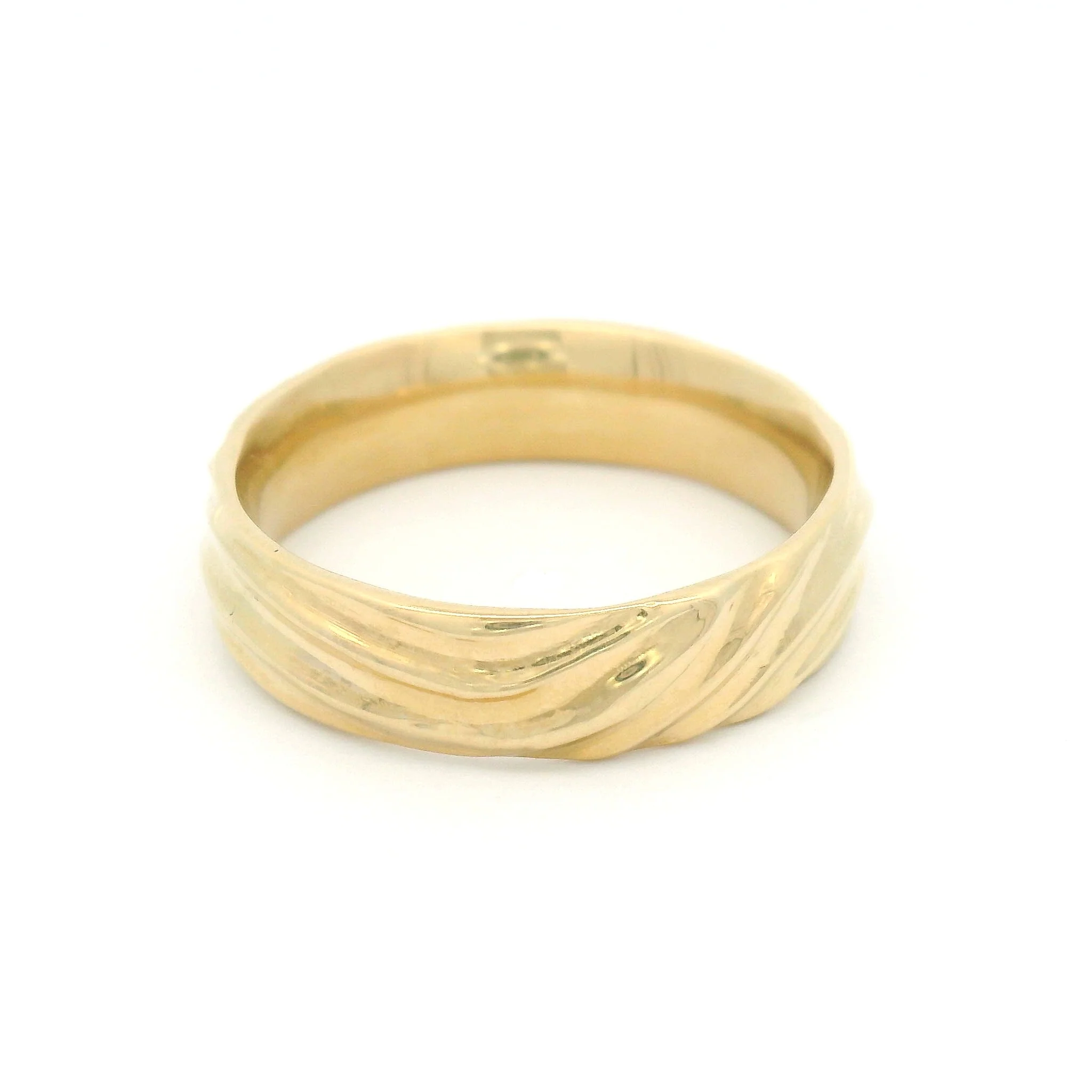 10k Yellow 5mm Wide Sculpted Wave Band - Image 2