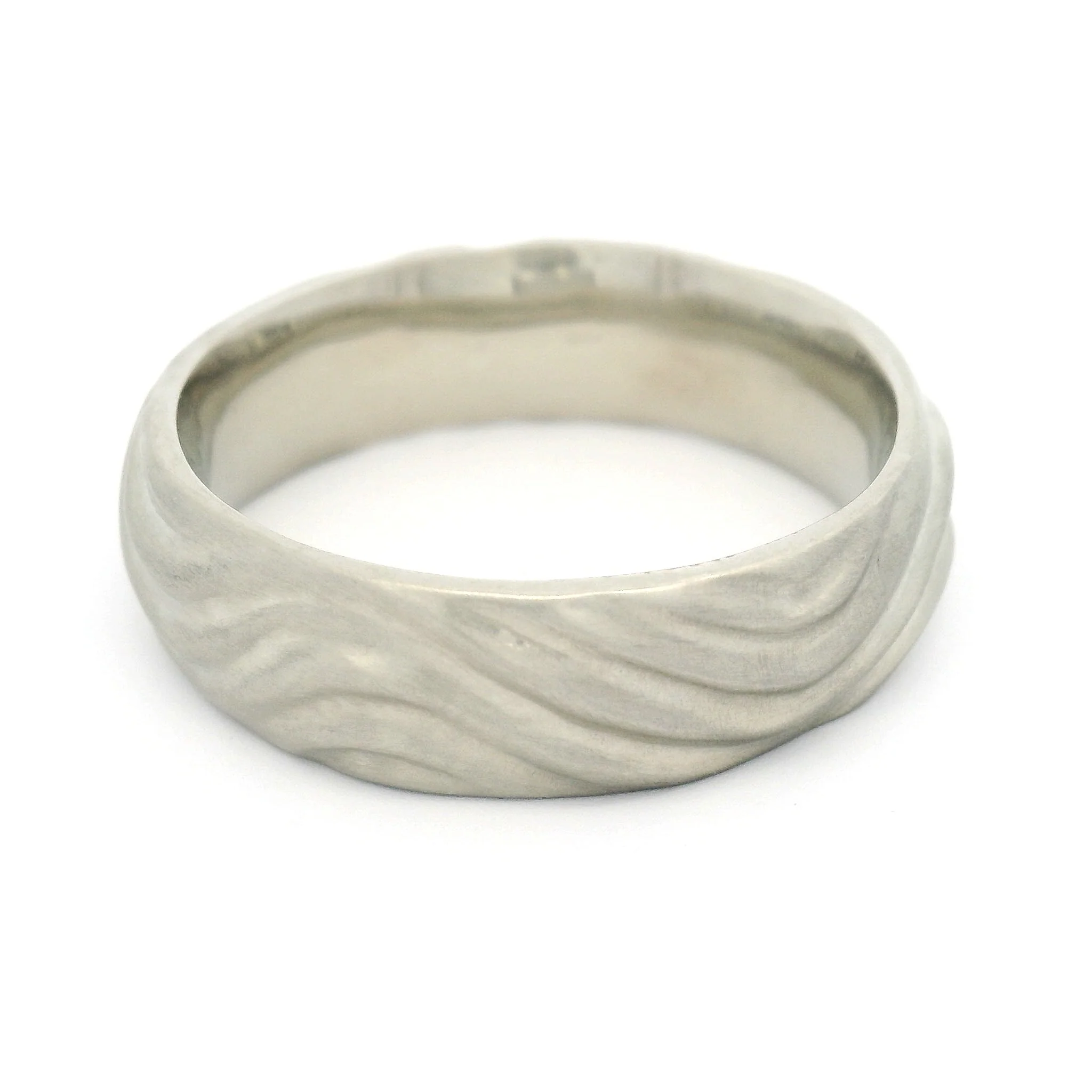 10k White 6.5mm Wide Sculpted Wave Band - Image 2