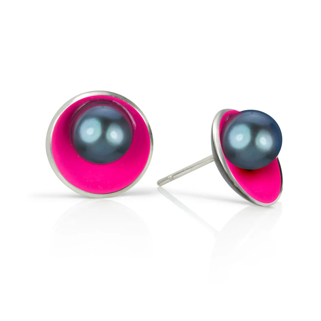 Pop Pearl Stud Earrings - Image 5