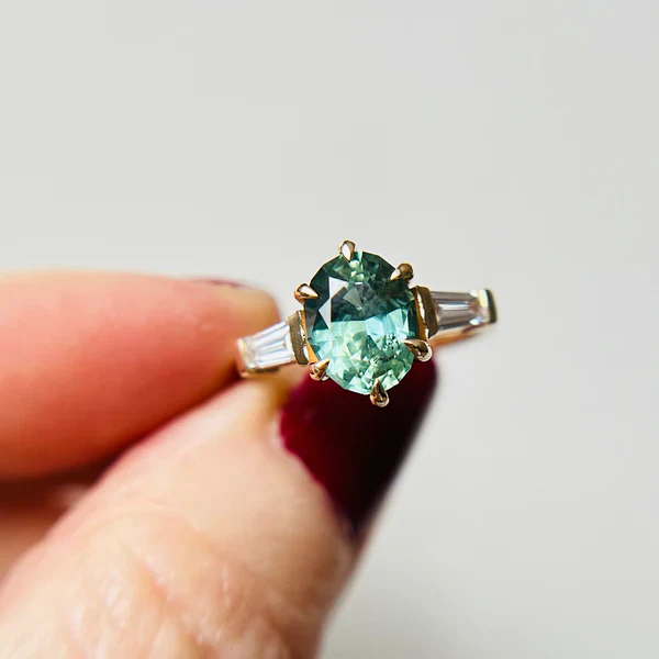14k Yellow Three Stone Ring with 2.56ct Natural Bi-Colour Sapphire and Lab-Grown Diamonds - Image 3