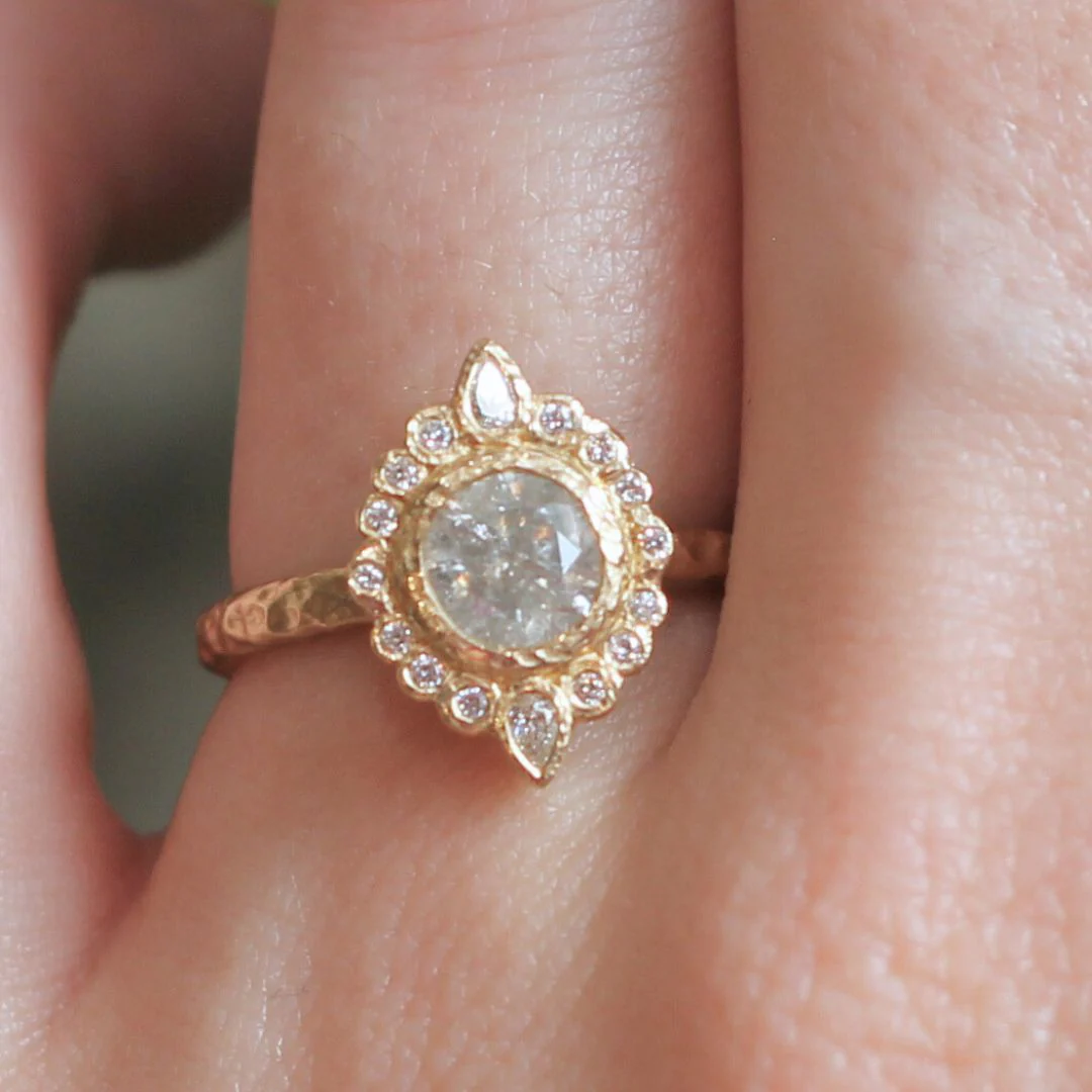 14k Yellow Engagement Ring with 0.85ct Icy Round Brilliant Diamond and Accent Diamonds - Image 6