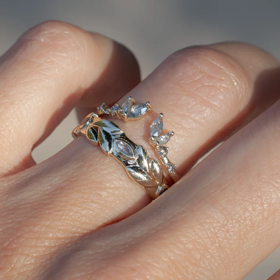 14k Yellow Leaf Band with 0.125cts Salt & Pepper and Black Diamonds - Image 4