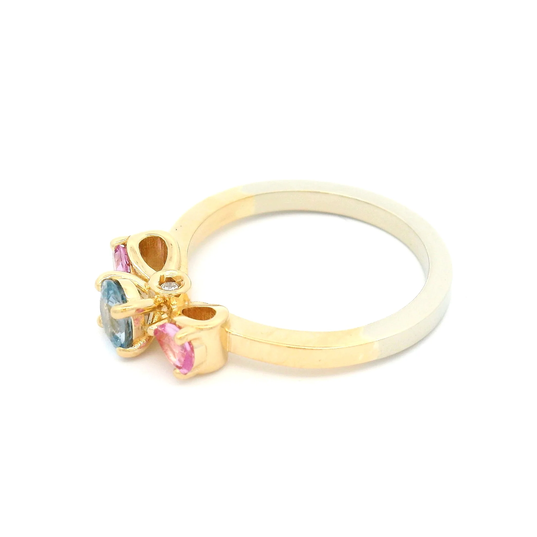 14k Yellow and White Three Stone Engagement Ring with 0.45ct Blue Oval Sapphire and Pink Sapphire Side Stones - Image 4