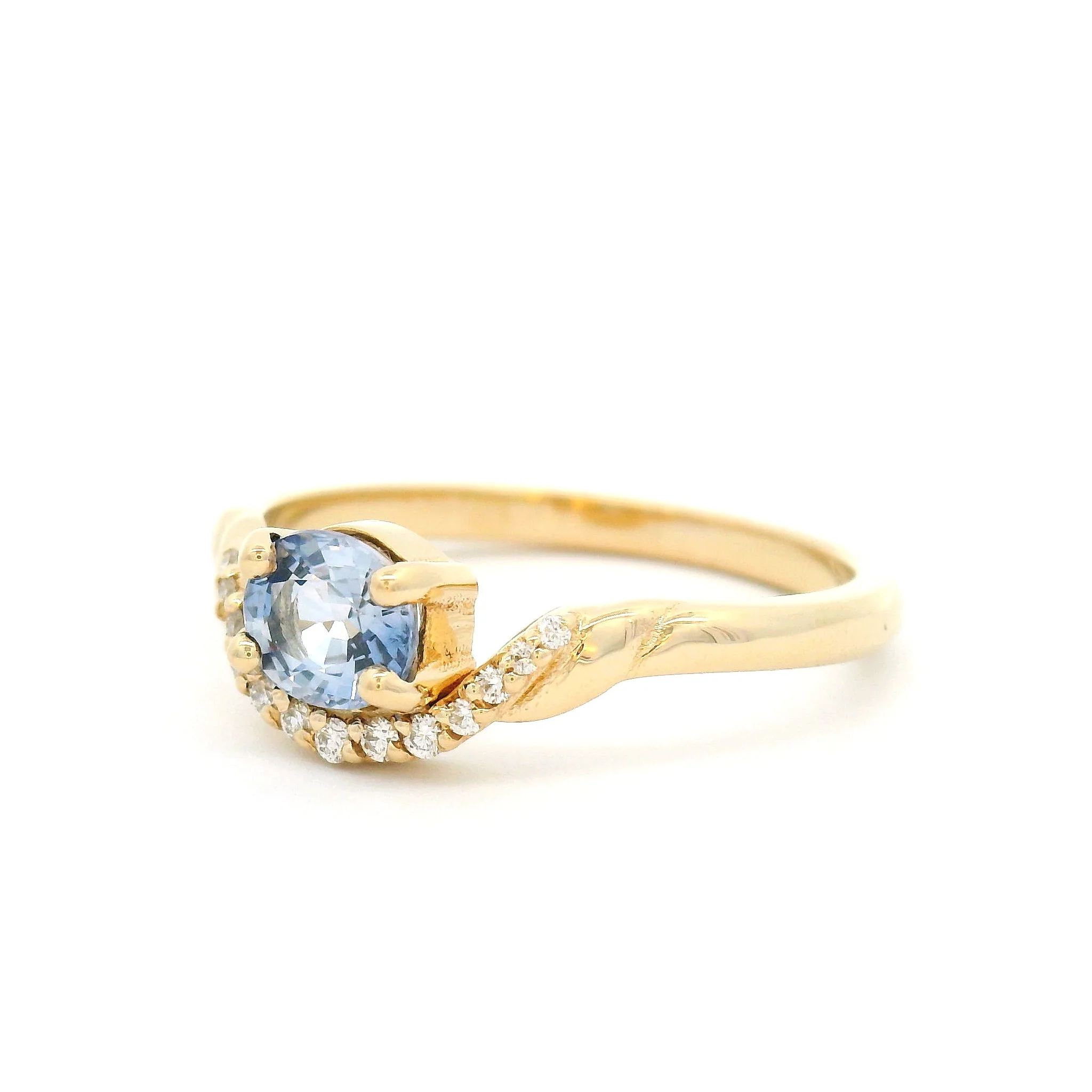 14k Yellow Engagement Ring with 0.69ct Blue Oval Sapphire and Accent Diamonds - Image 2