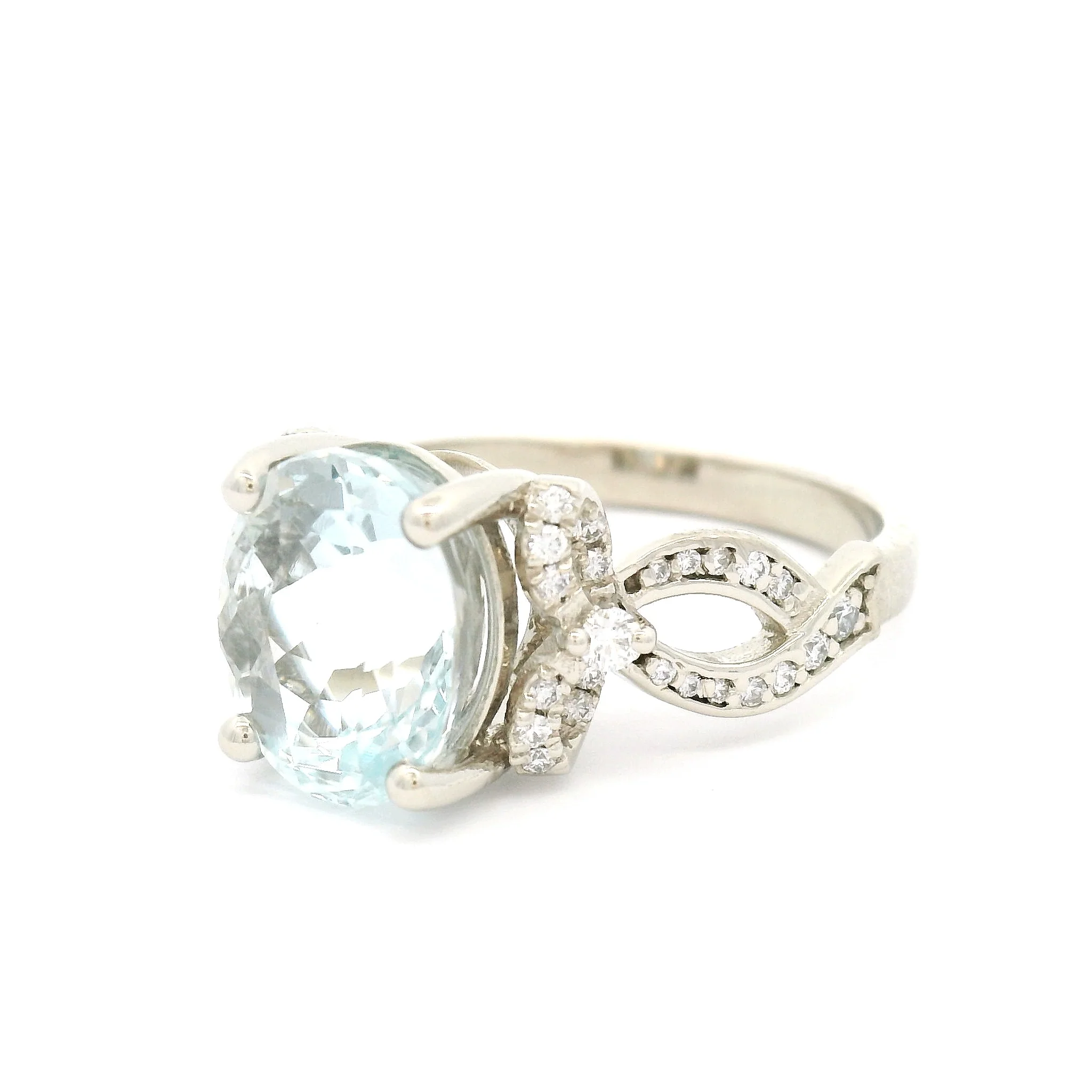 14k White Multi-Stone Ring with 3.3ct Oval Aquamarine and Accent Diamonds - Image 2