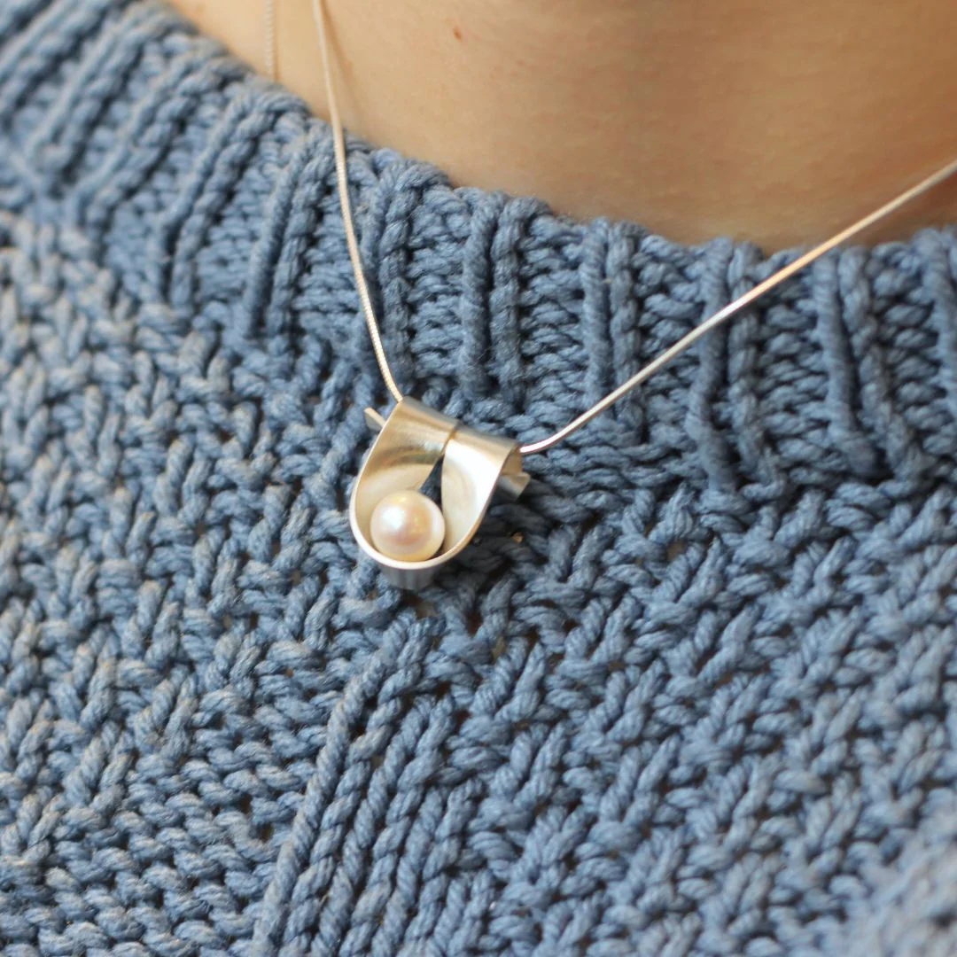 Silver Ribbon Pearl Necklace - Image 2
