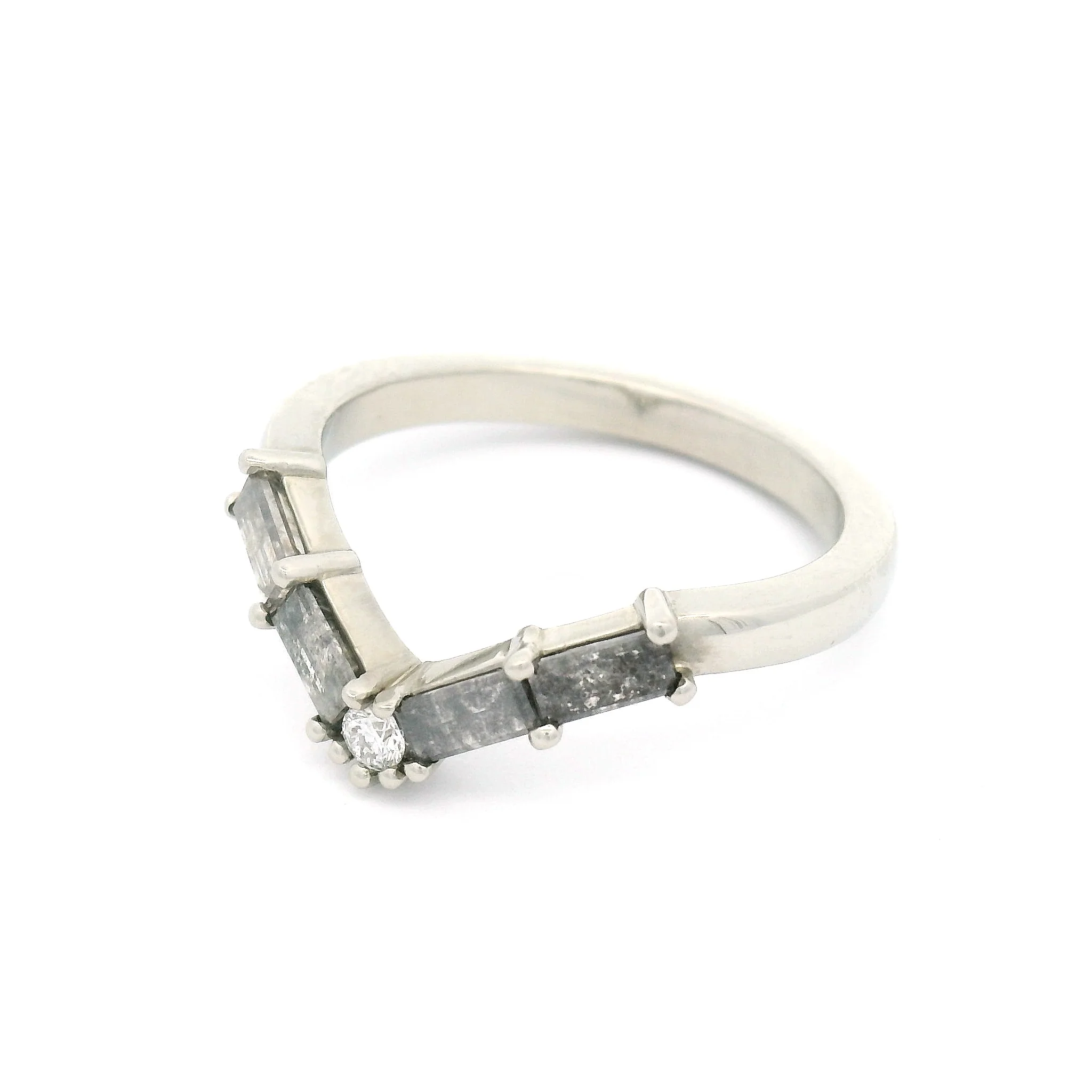 14k White Contour Band with 0.48cts Salt and Pepper Baguette Diamonds - Image 2