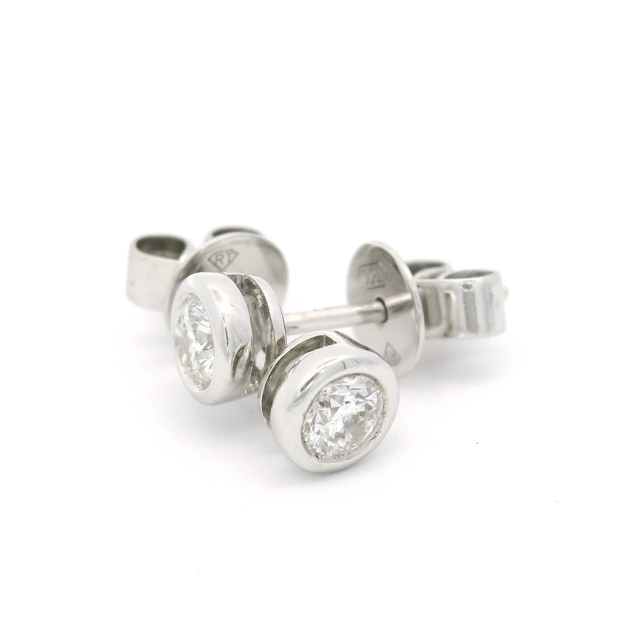 18k White Bezel-Set Studs with 0.30cts Natural Diamonds - Image 4