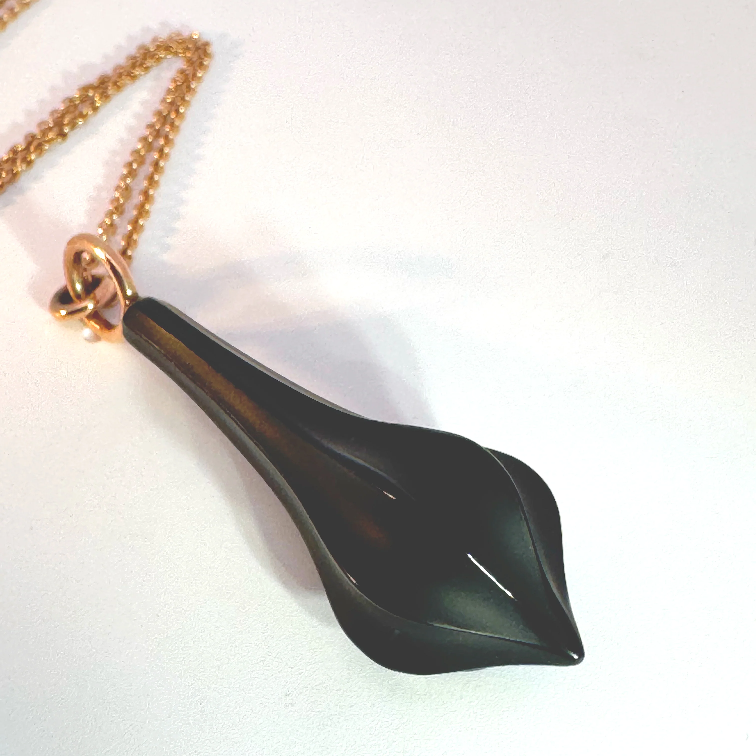 14k Rose Gold Pendant and Chain with Fluted Carved Onyx - Image 3